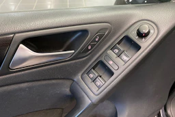 musta Volkswagen Golf 2010 kuva 16.