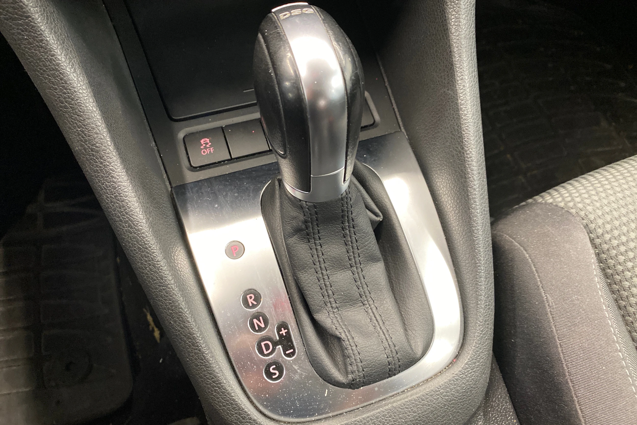 musta Volkswagen Golf 2010 kuva 21.