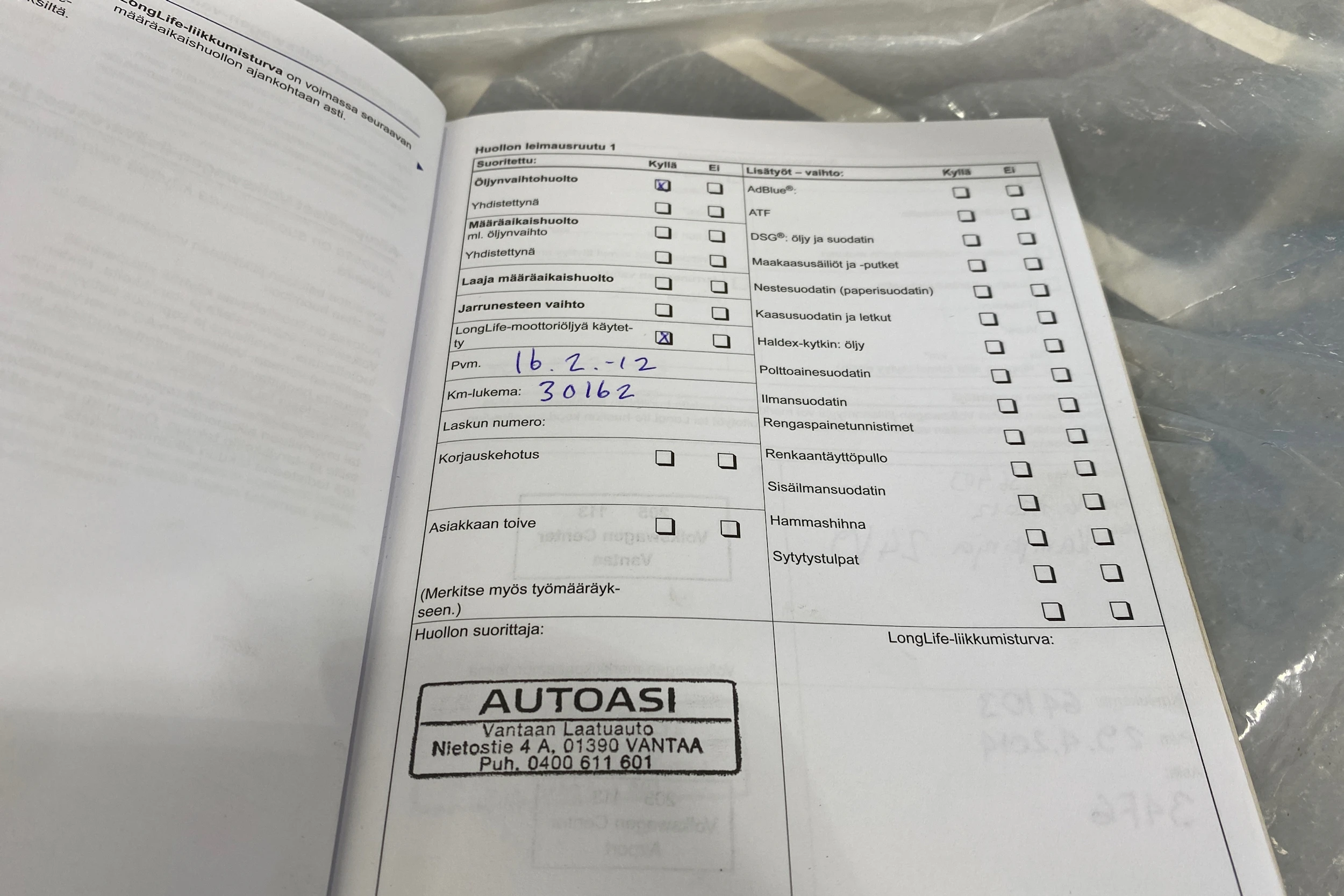 musta Volkswagen Golf 2010 kuva 29.