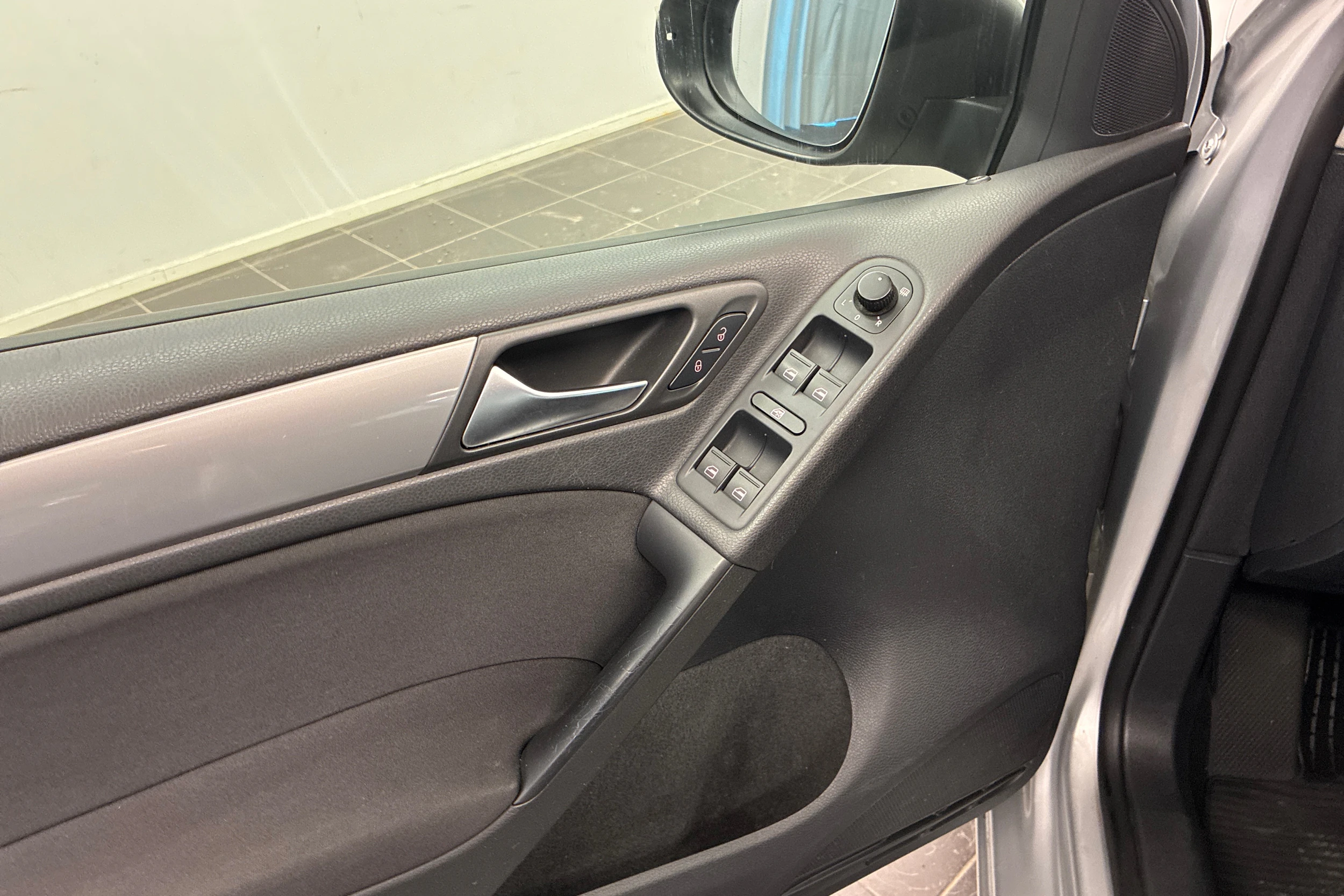 harmaa Volkswagen Golf 2010 kuva 11.