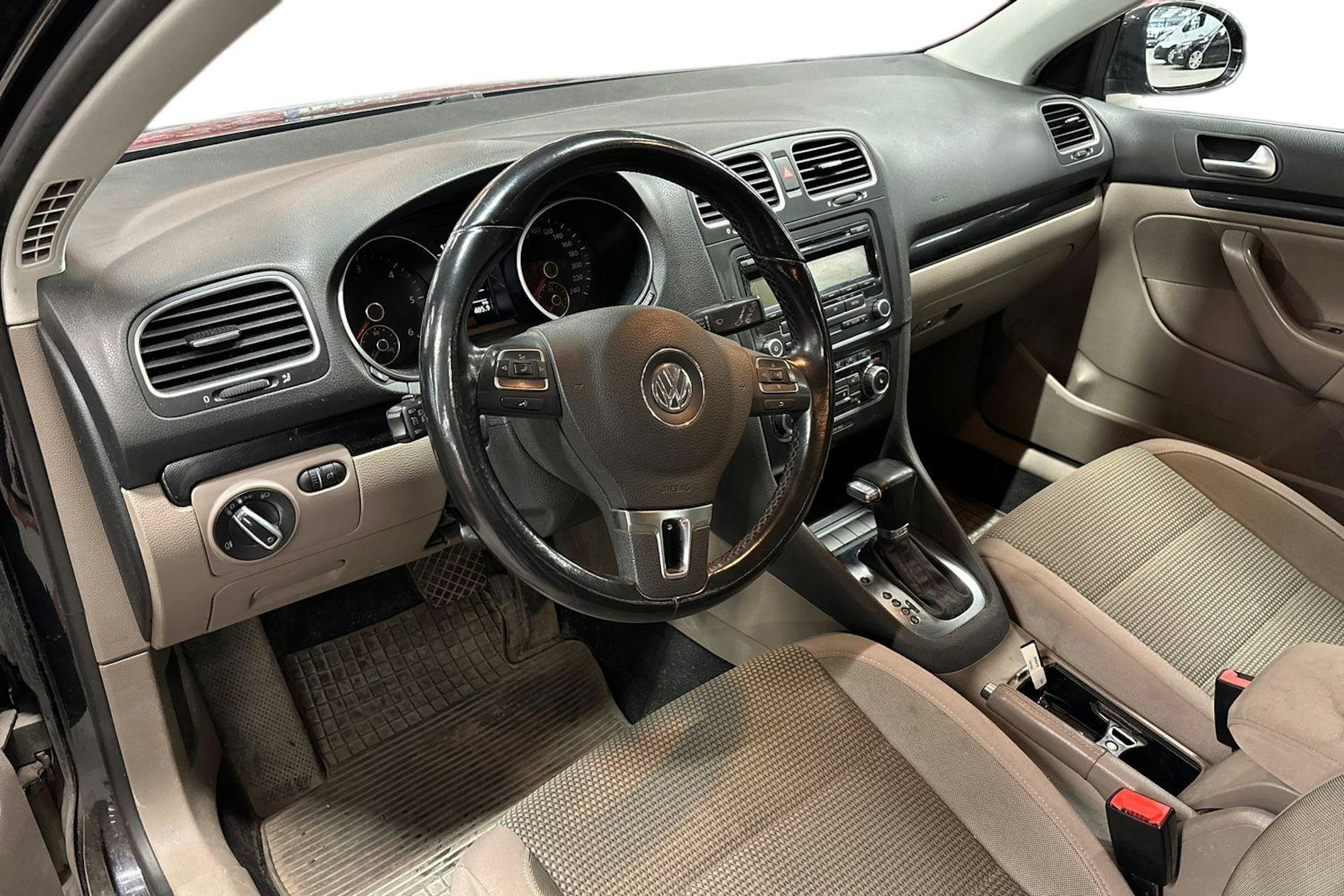 musta Volkswagen Golf 2010 kuva 3.