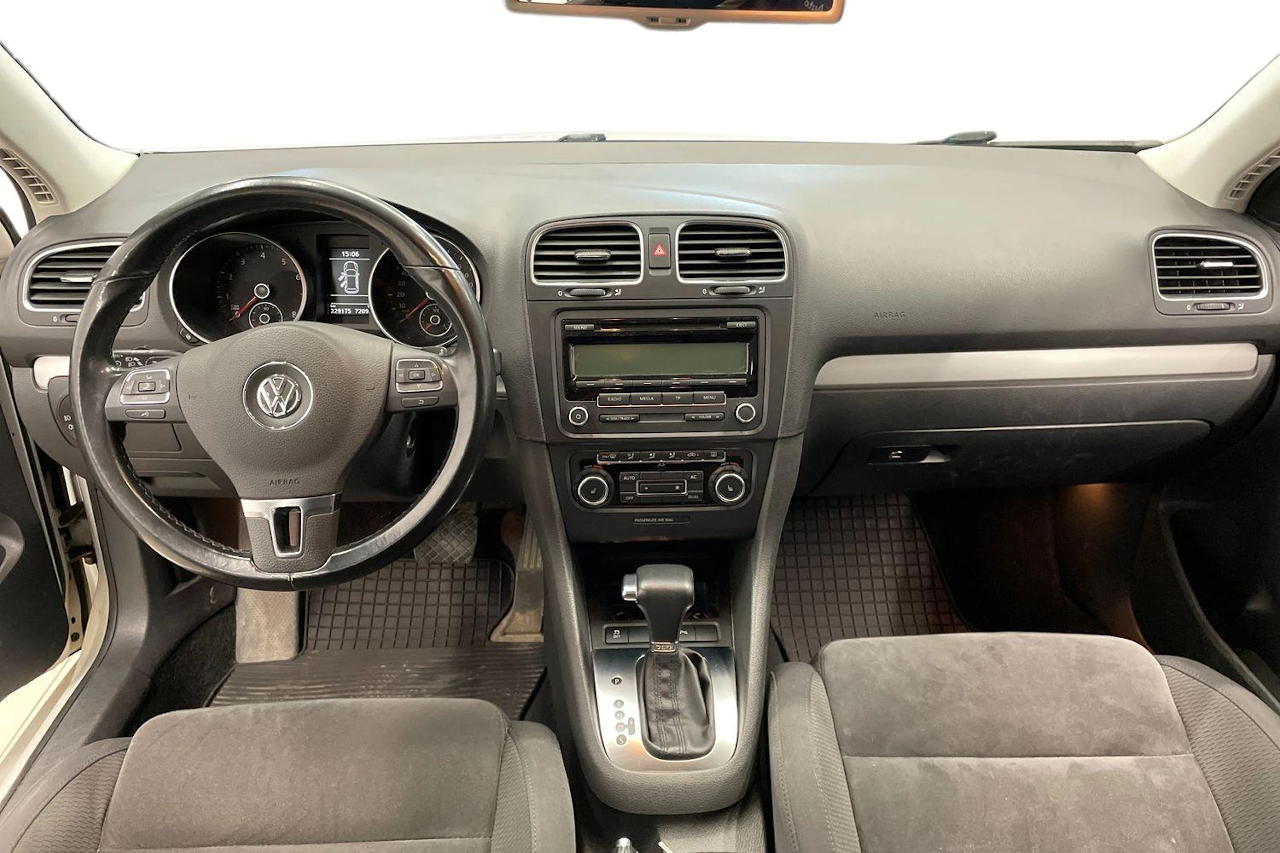 Valkoinen Volkswagen GOLF 2010 kuva 9.