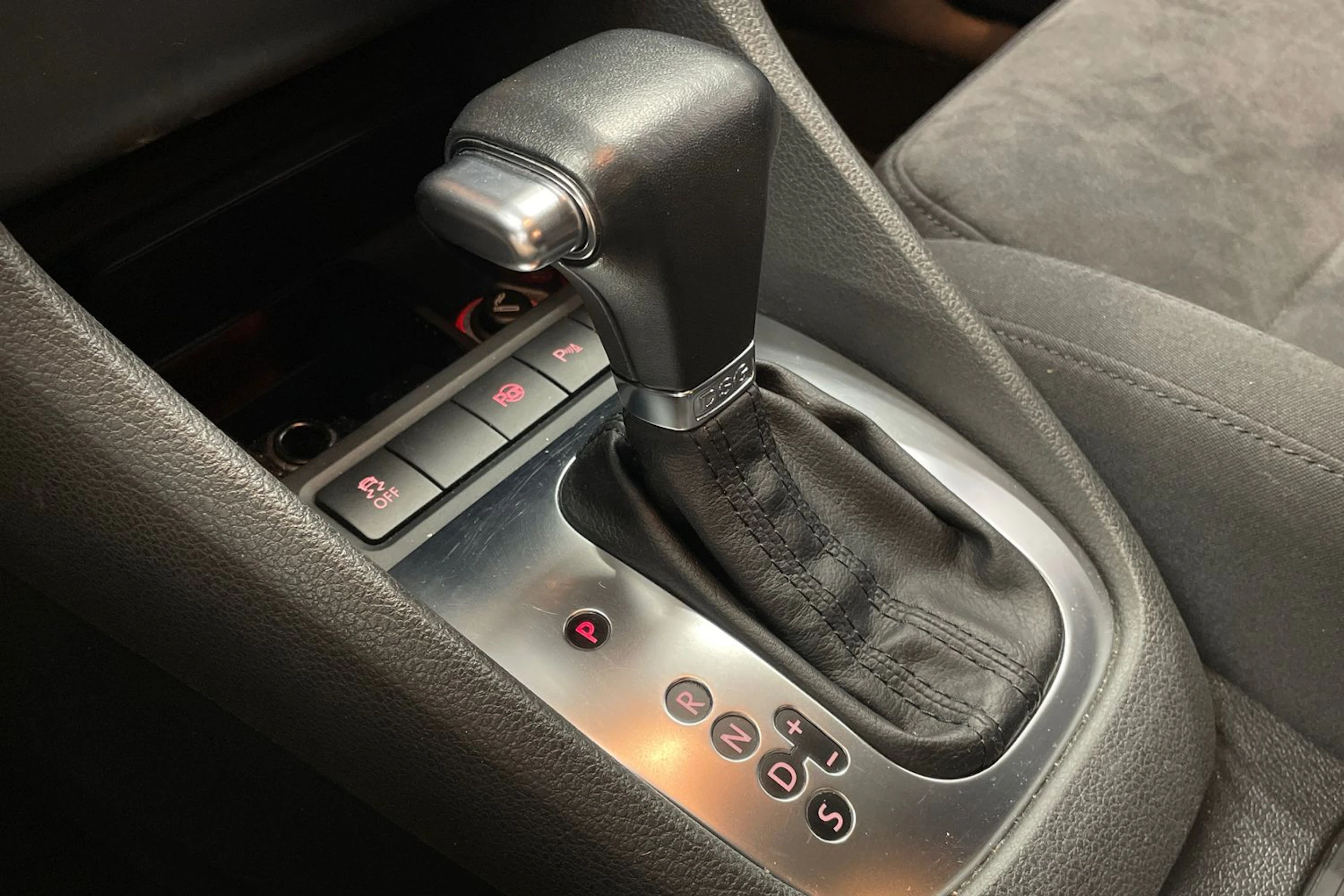 Valkoinen Volkswagen GOLF 2010 kuva 22.