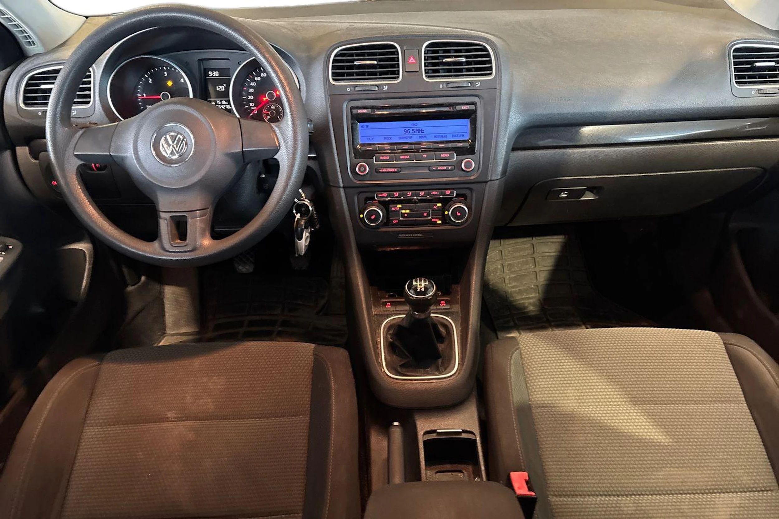 punainen Volkswagen Golf 2010 kuva 7.