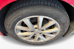 punainen Volkswagen Golf 2010 kuva 9.