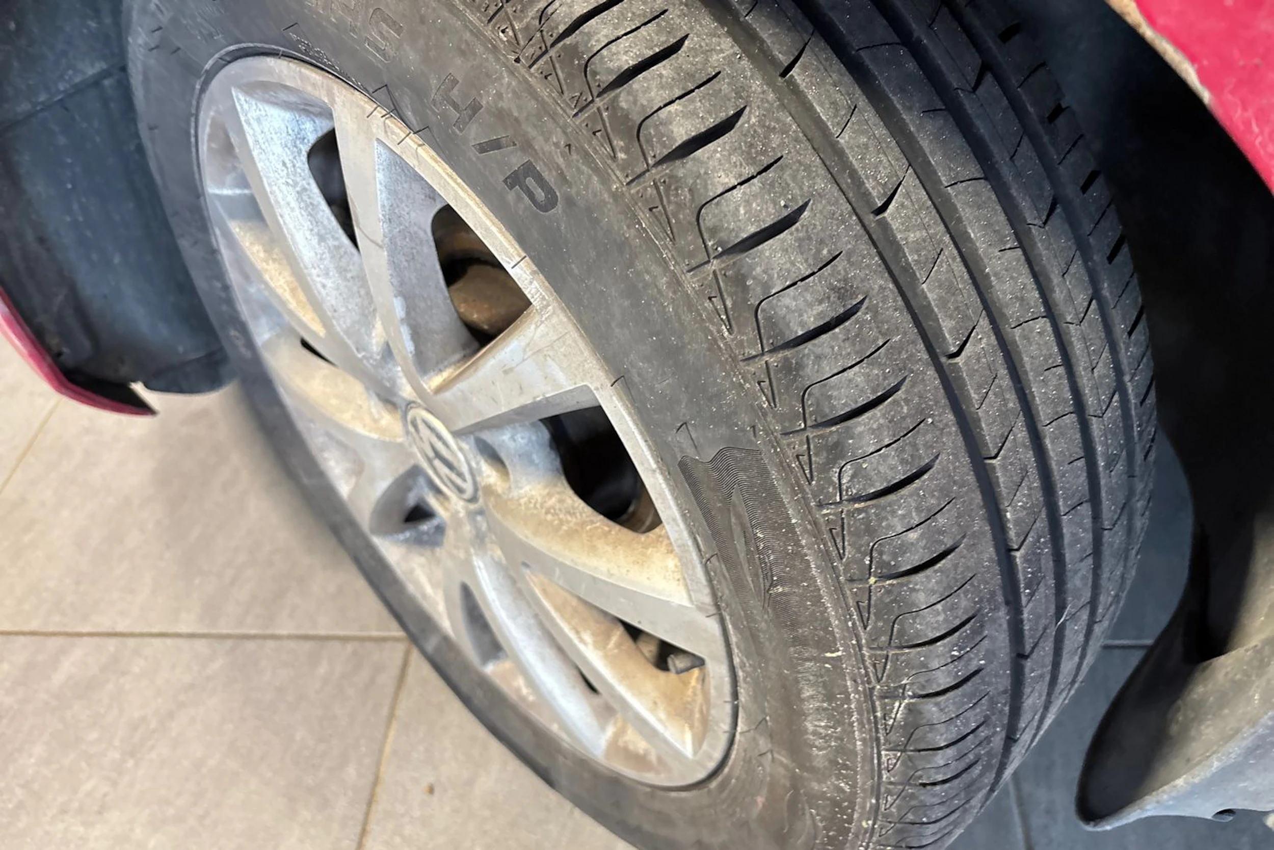 punainen Volkswagen Golf 2010 kuva 10.