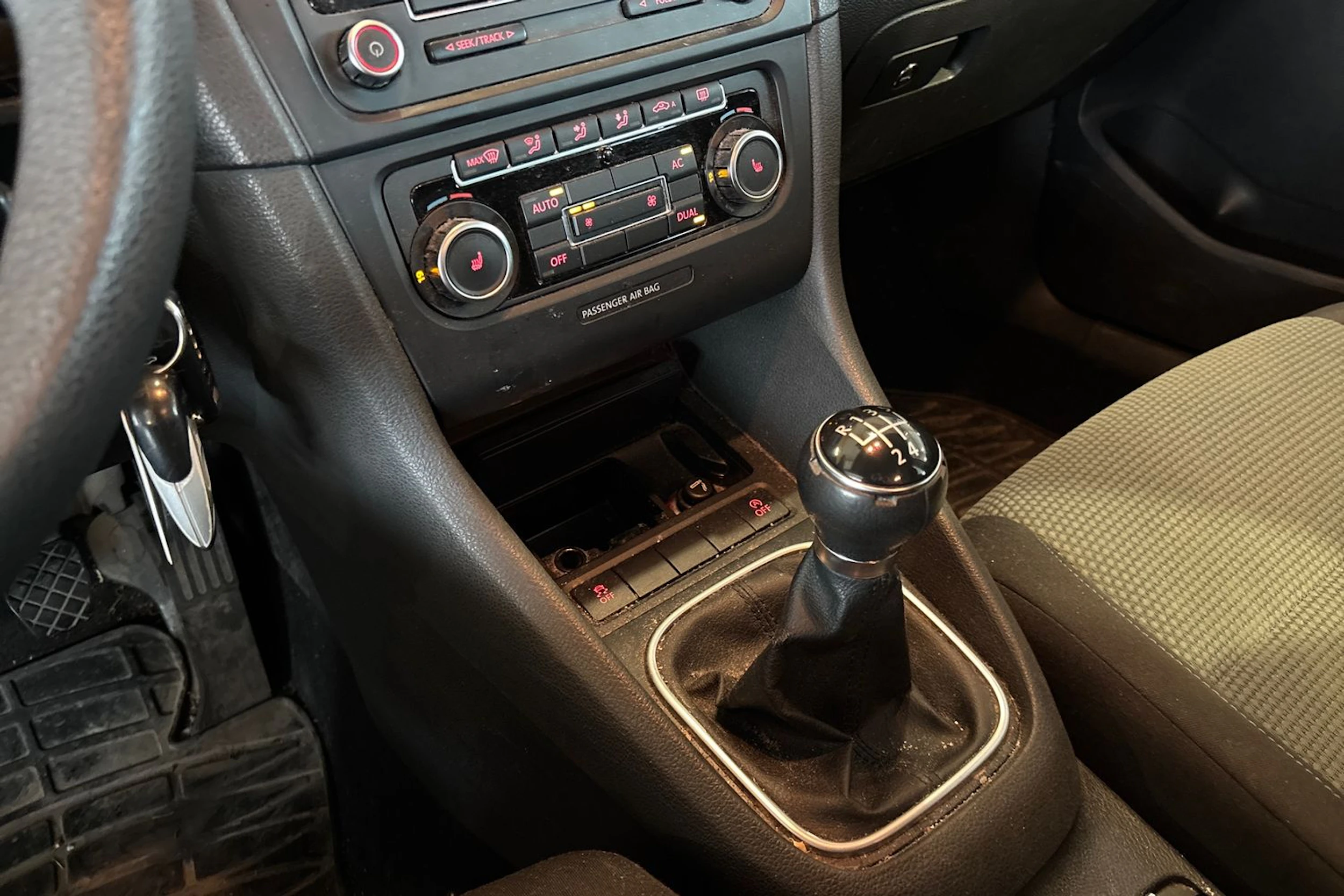 punainen Volkswagen Golf 2010 kuva 12.