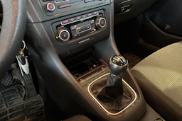 punainen Volkswagen Golf 2010 kuva 12.