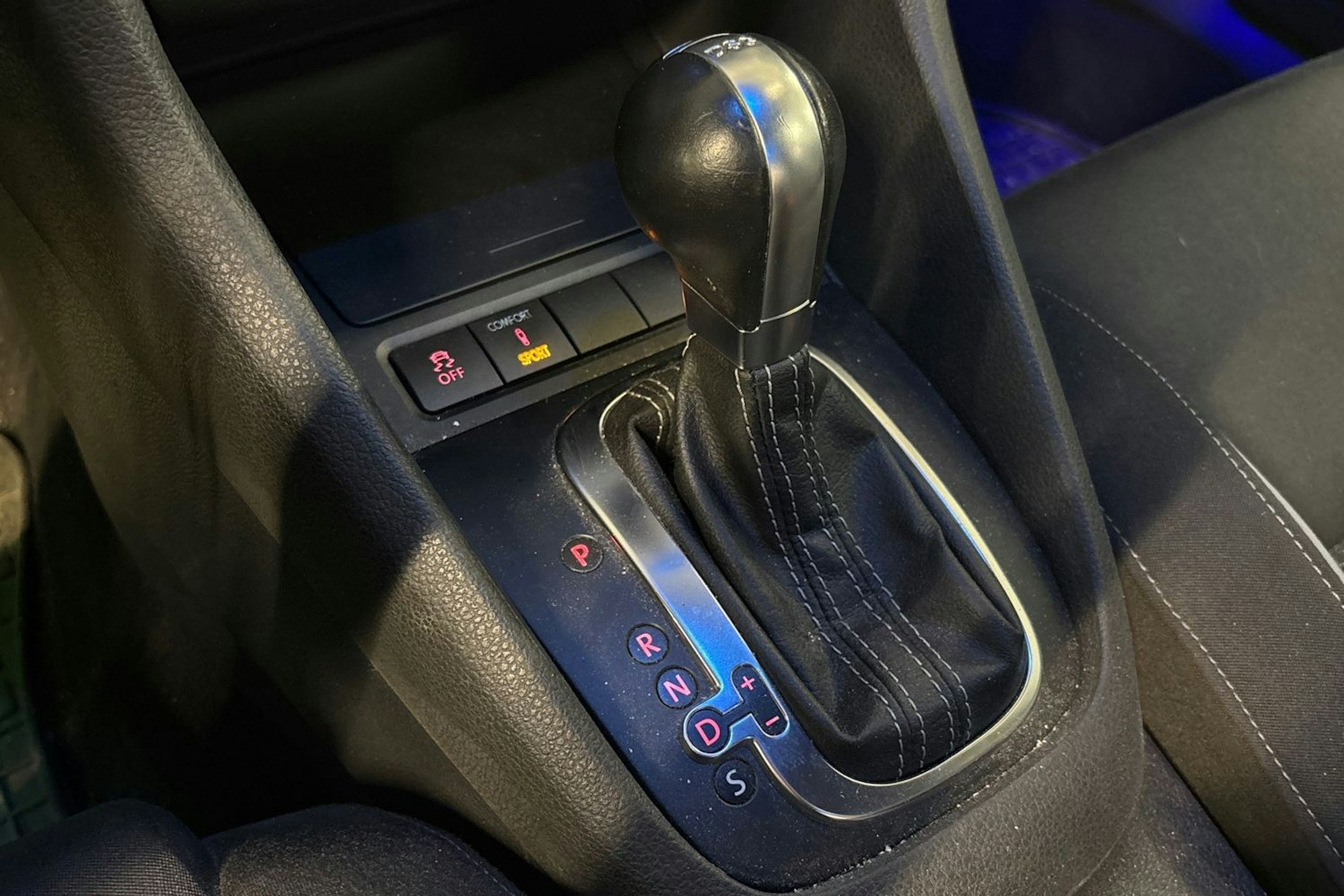 Sininen Volkswagen GOLF 2010 kuva 15.