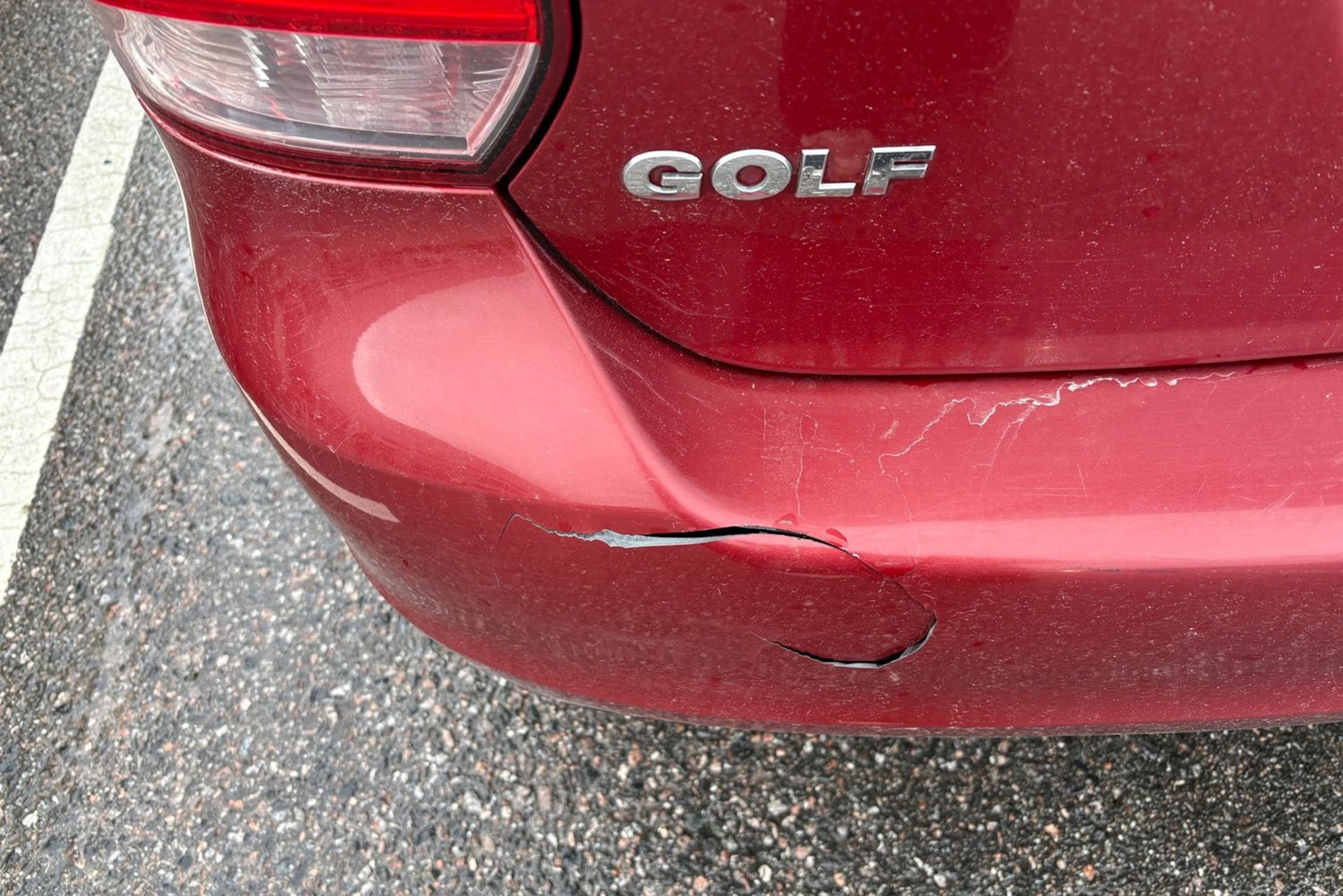 punainen Volkswagen Golf 2010 kuva 5.