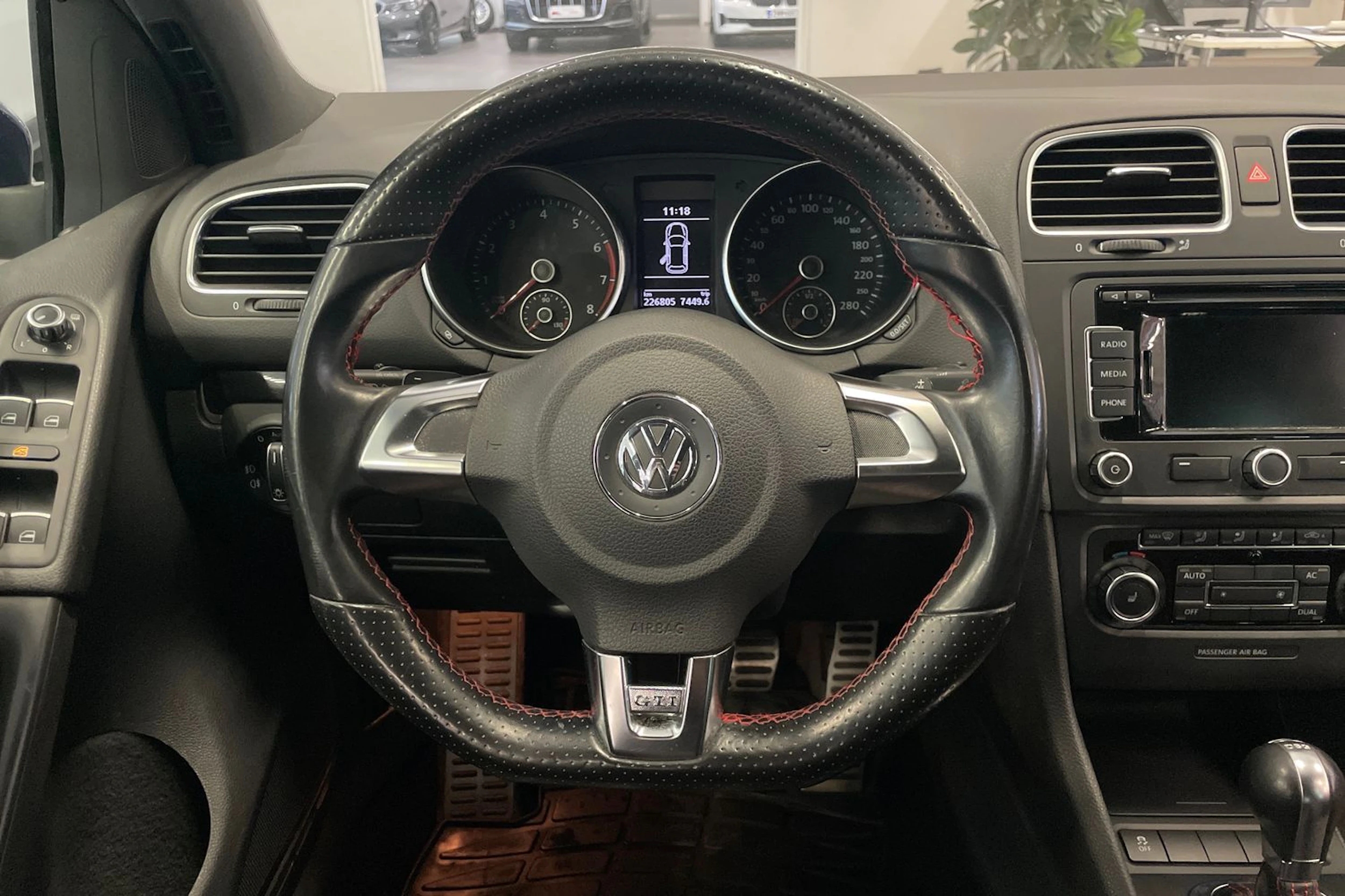 sininen Volkswagen Golf 2010 kuva 15.