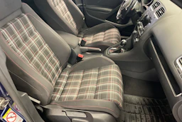 sininen Volkswagen Golf 2010 kuva 17.