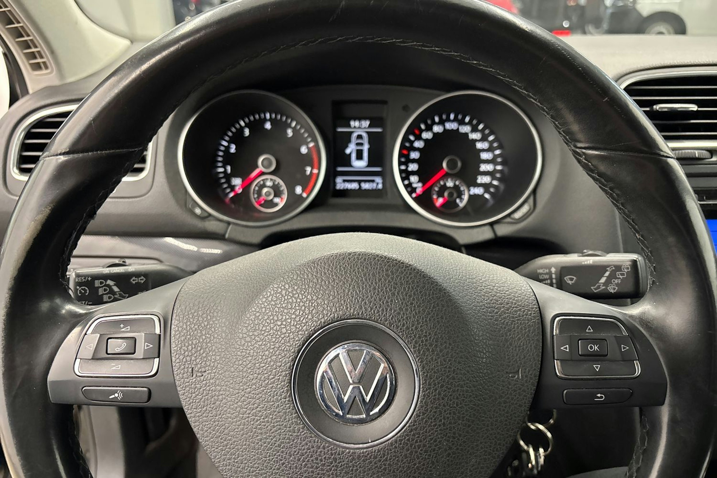 Musta Volkswagen GOLF 2010 kuva 22.