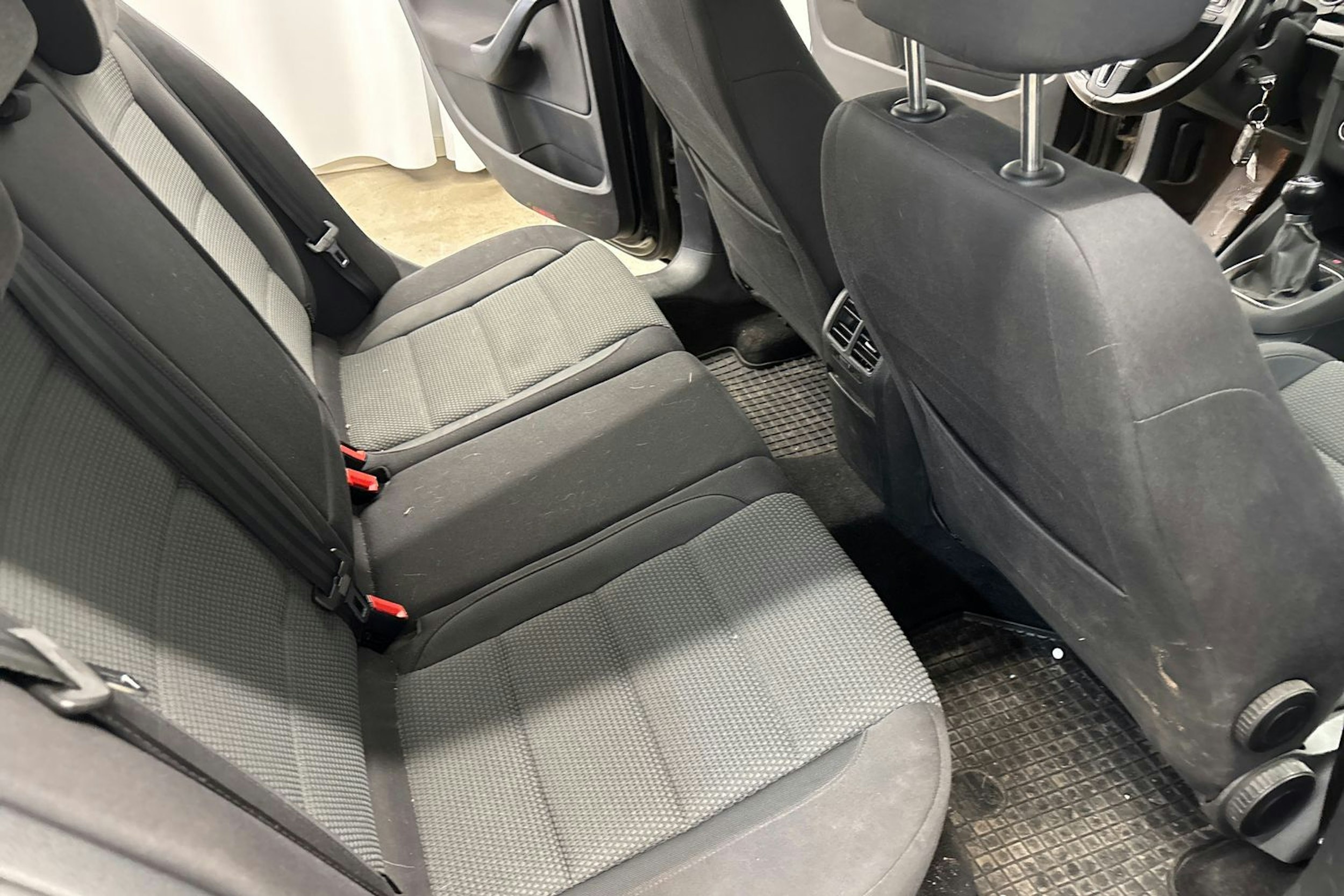 Musta Volkswagen GOLF 2010 kuva 35.