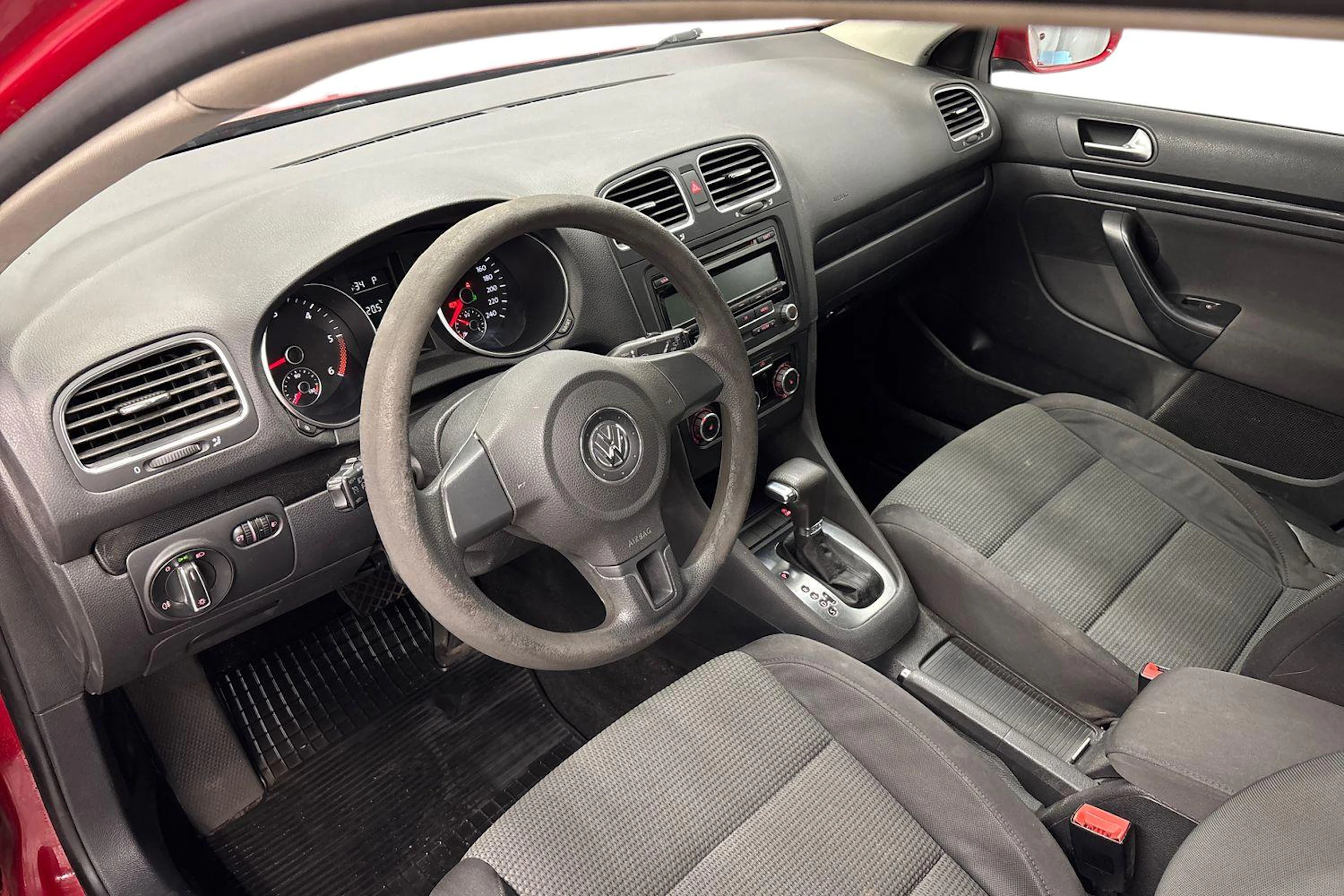 punainen Volkswagen Golf 2010 kuva 6.