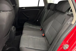 punainen Volkswagen Golf 2010 kuva 8.