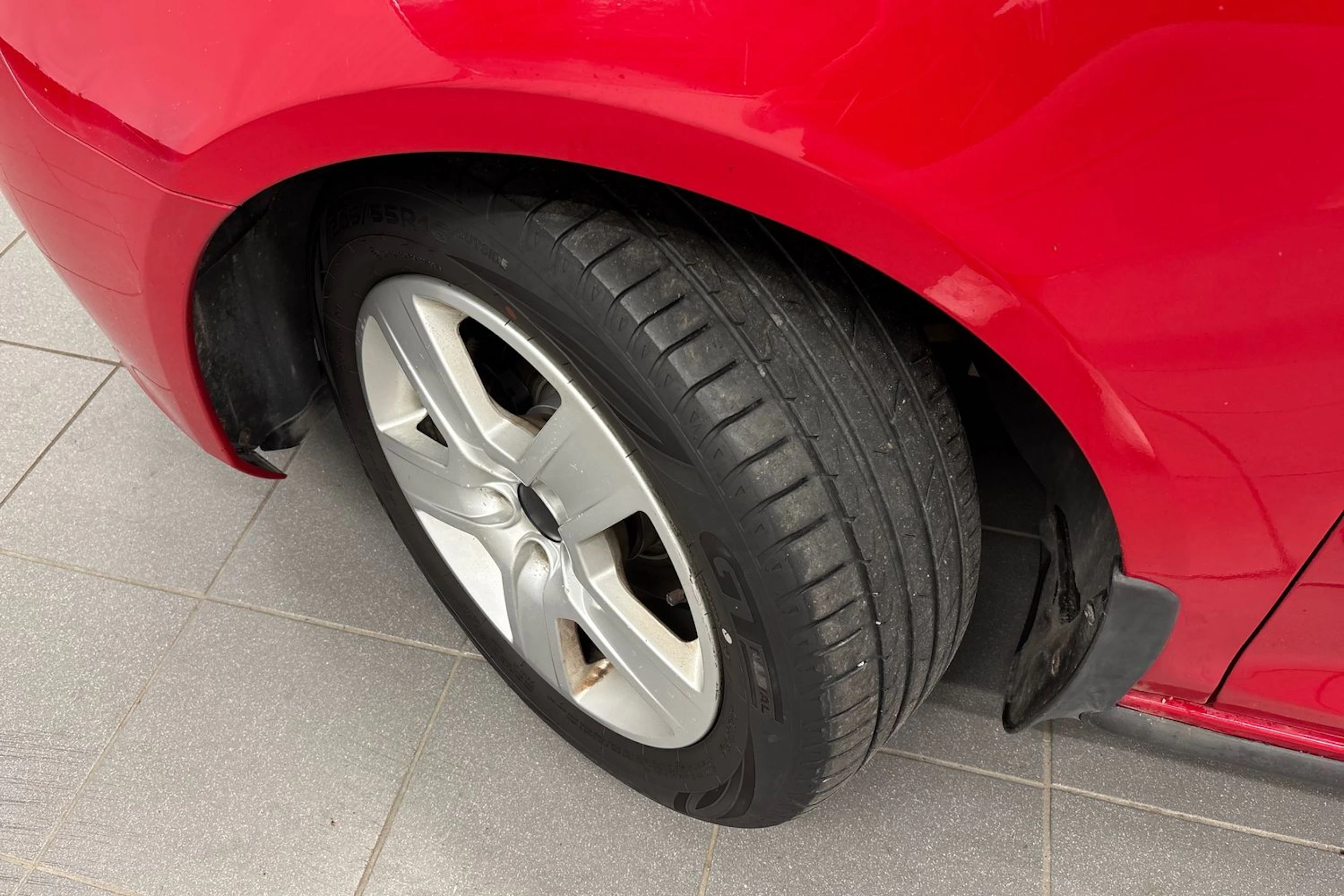 punainen Volkswagen Golf 2010 kuva 10.