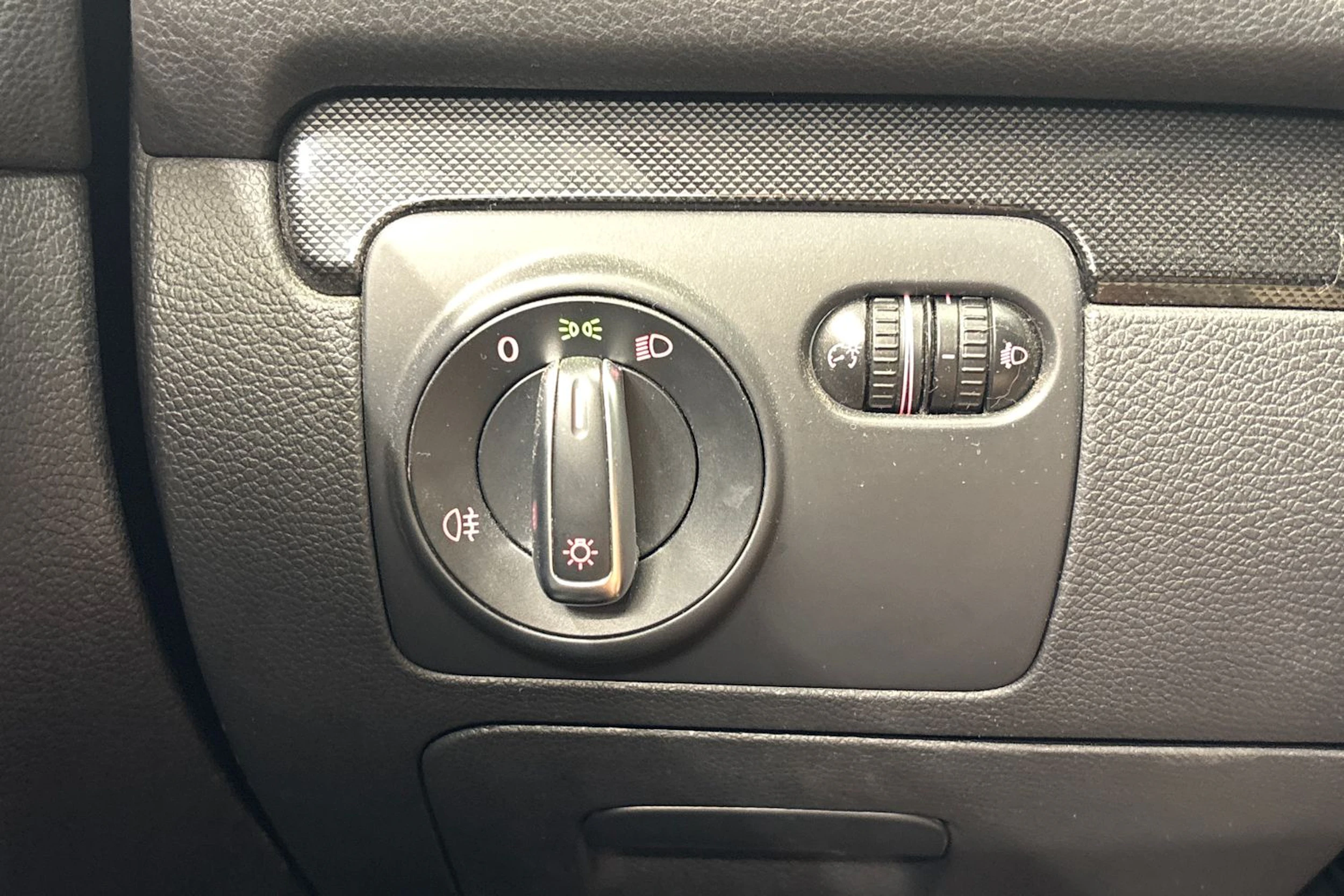 punainen Volkswagen Golf 2010 kuva 18.