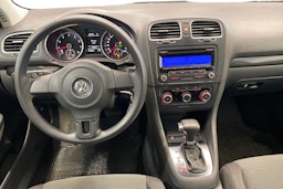 musta Volkswagen Golf 2010 kuva 9.
