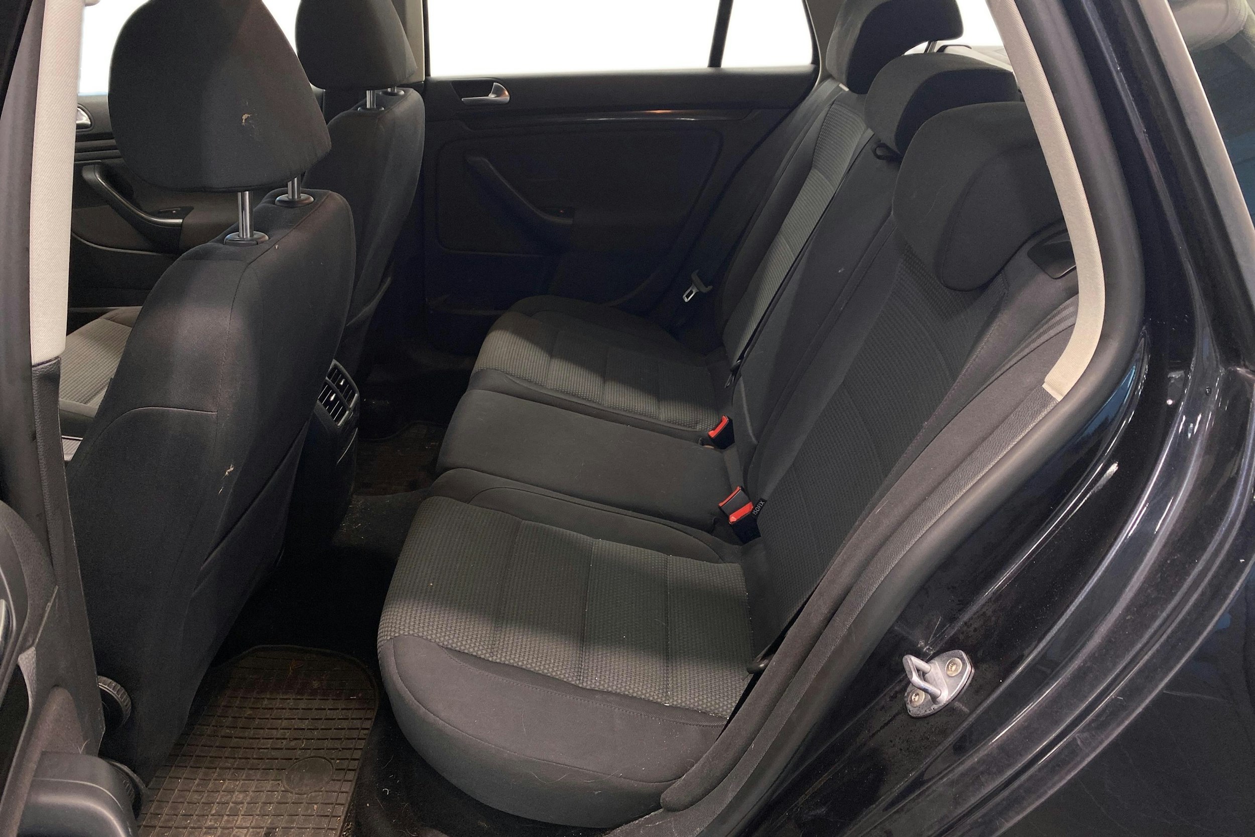 musta Volkswagen Golf 2010 kuva 10.