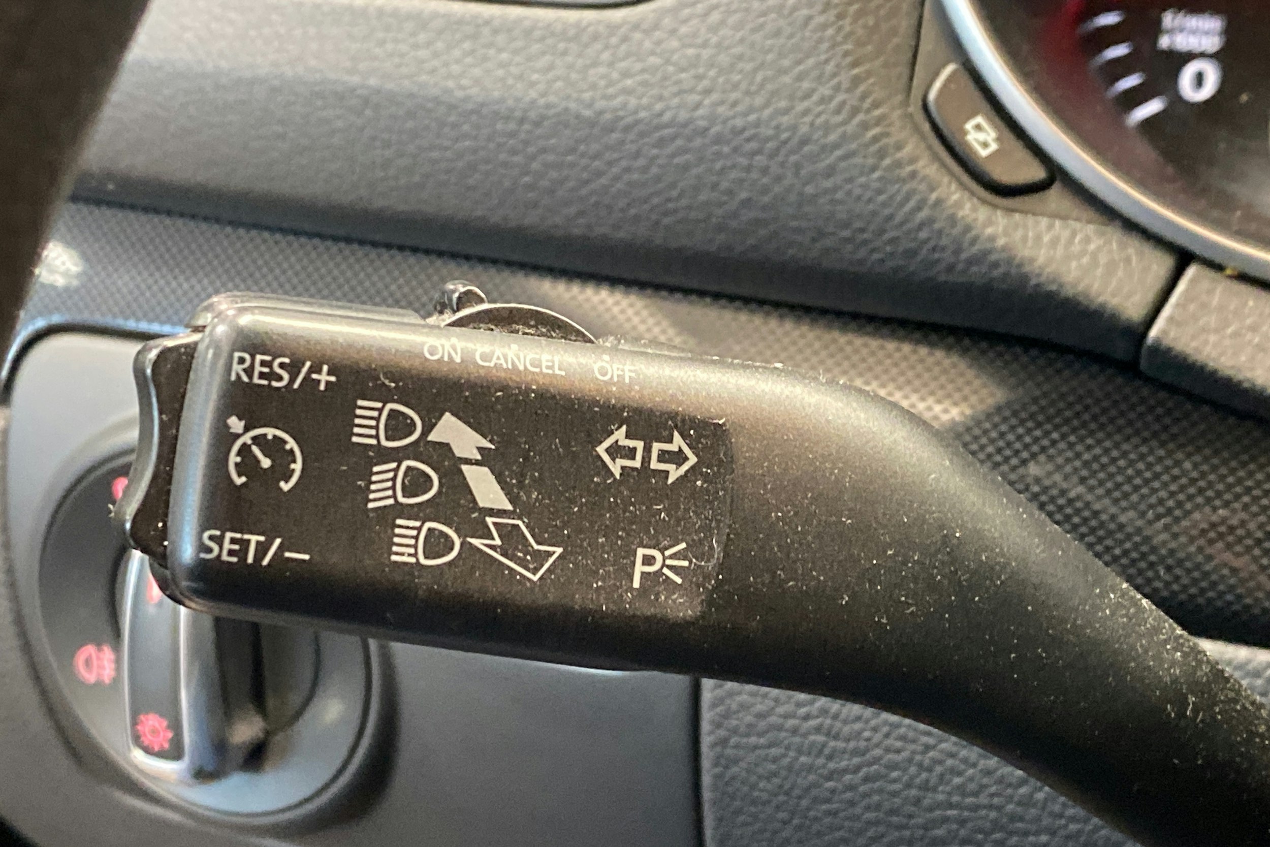 musta Volkswagen Golf 2010 kuva 14.