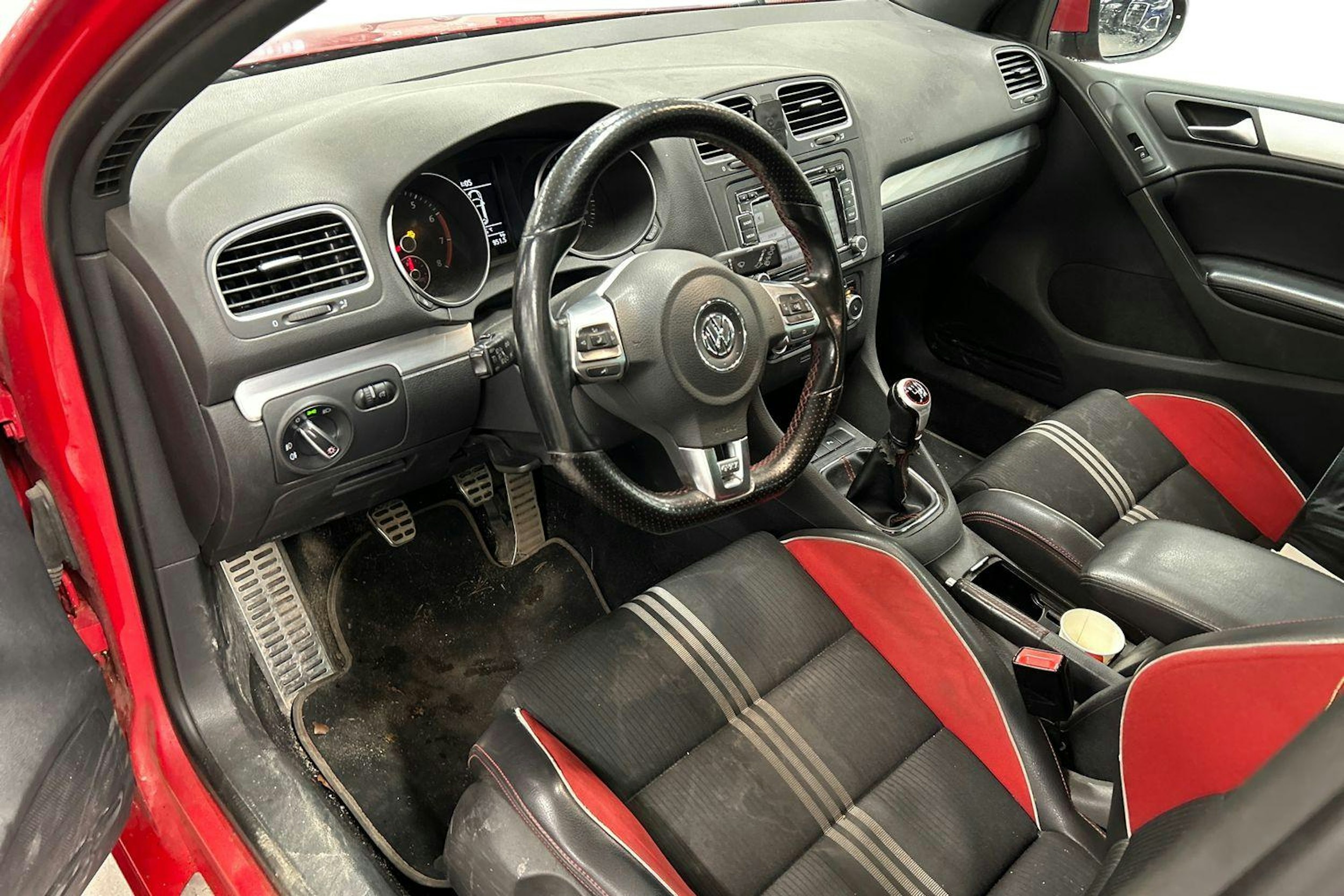 punainen Volkswagen Golf 2011 kuva 3.