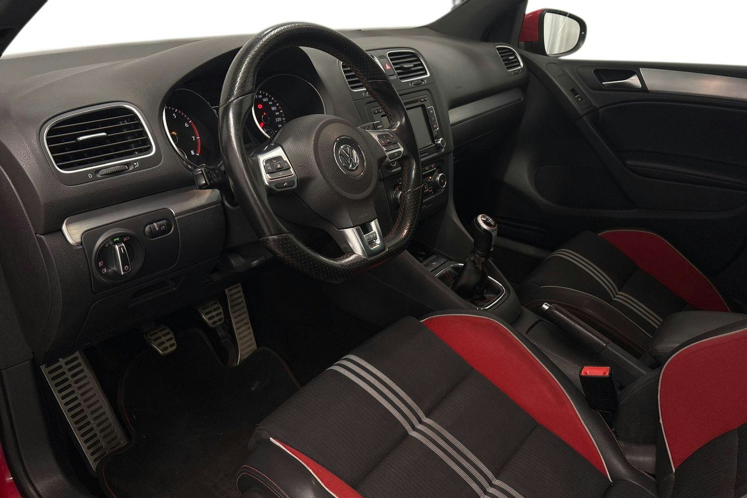 punainen Volkswagen Golf 2011 kuva 6.