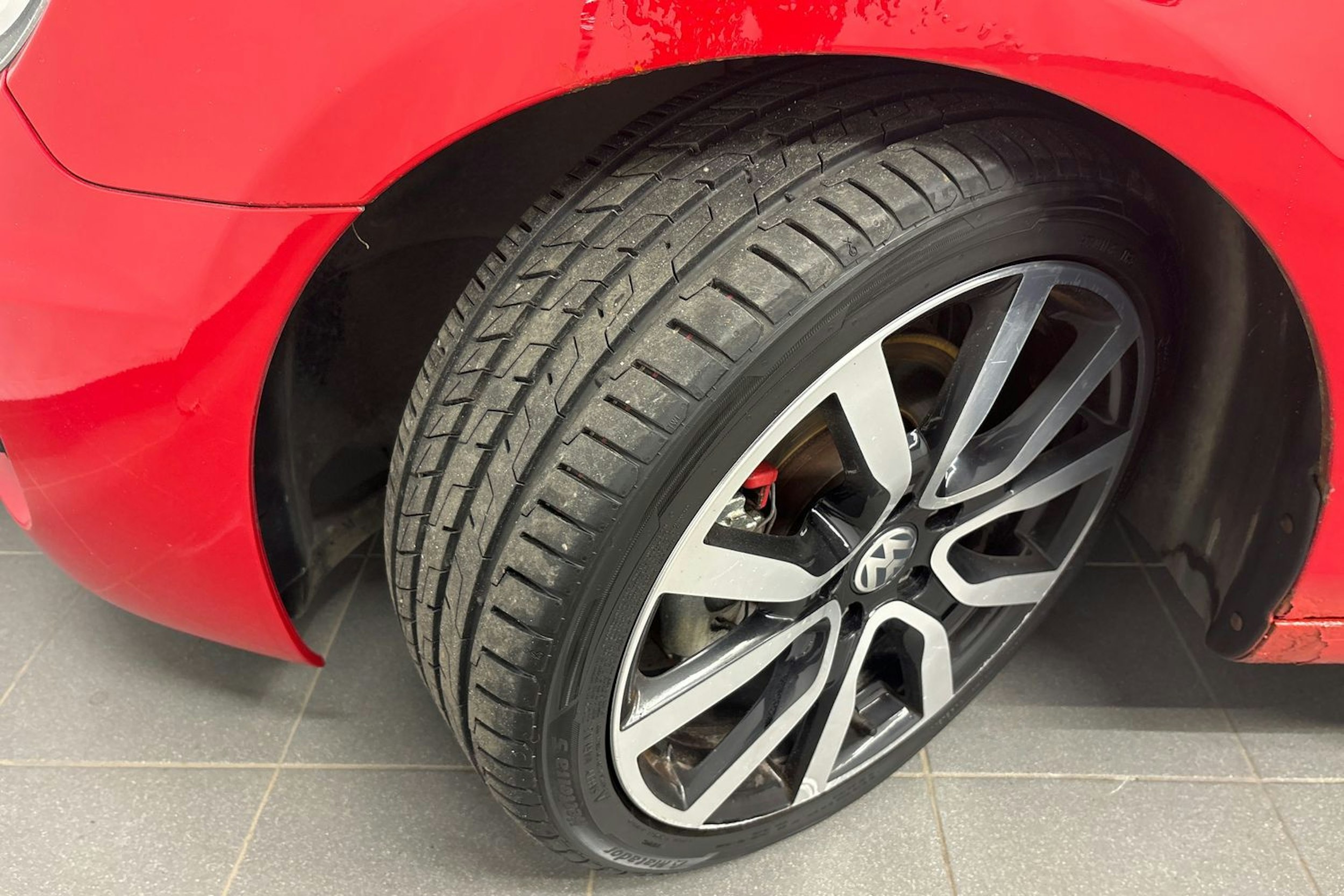 punainen Volkswagen Golf 2011 kuva 10.