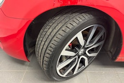 punainen Volkswagen Golf 2011 kuva 10.