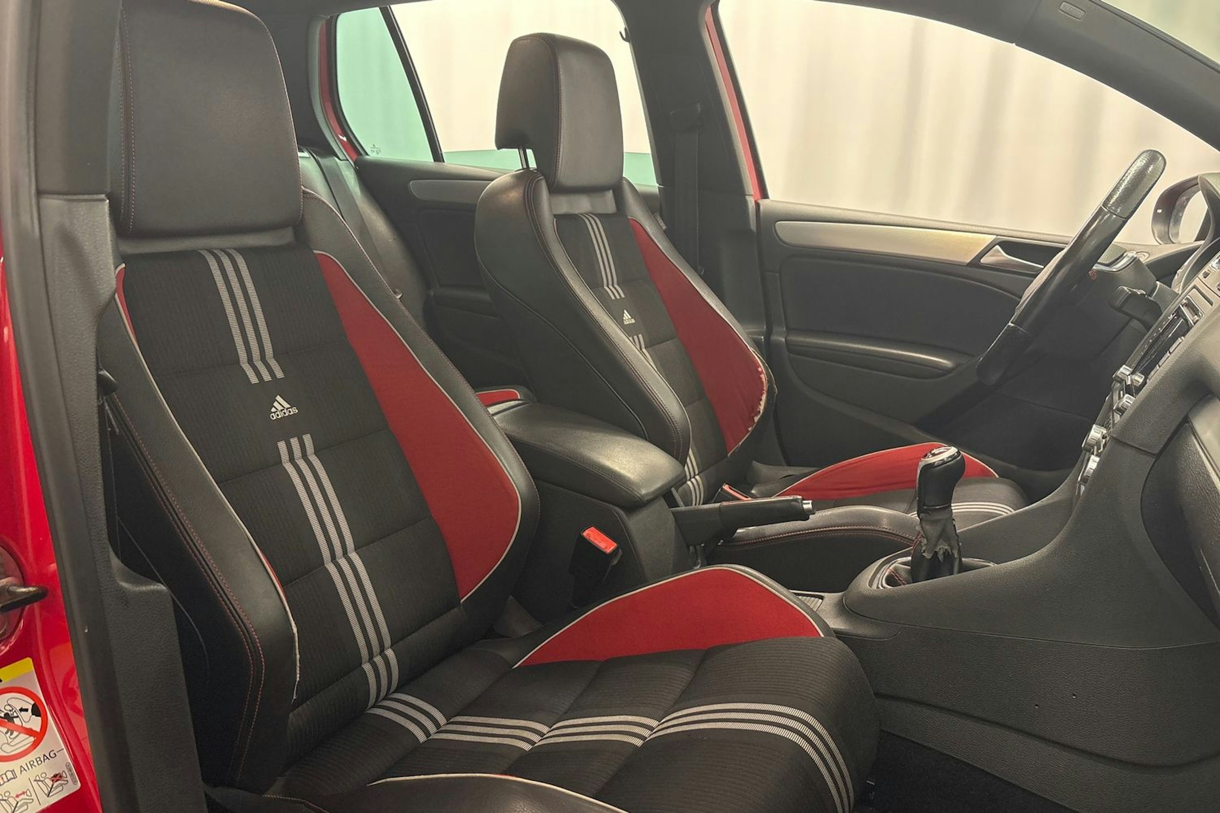 punainen Volkswagen Golf 2011 kuva 11.