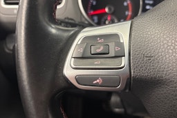 punainen Volkswagen Golf 2011 kuva 14.