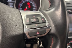 punainen Volkswagen Golf 2011 kuva 15.