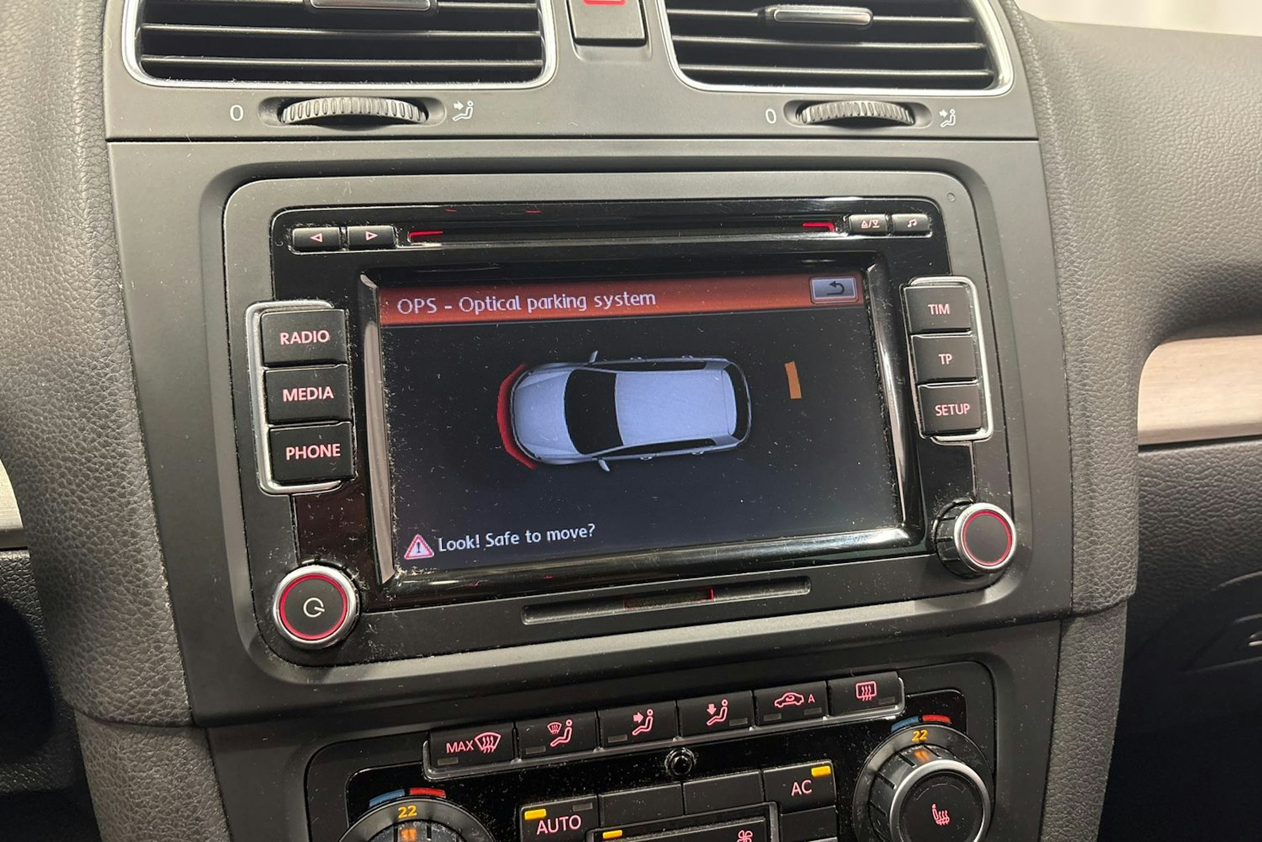 punainen Volkswagen Golf 2011 kuva 16.