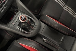 punainen Volkswagen Golf 2011 kuva 19.