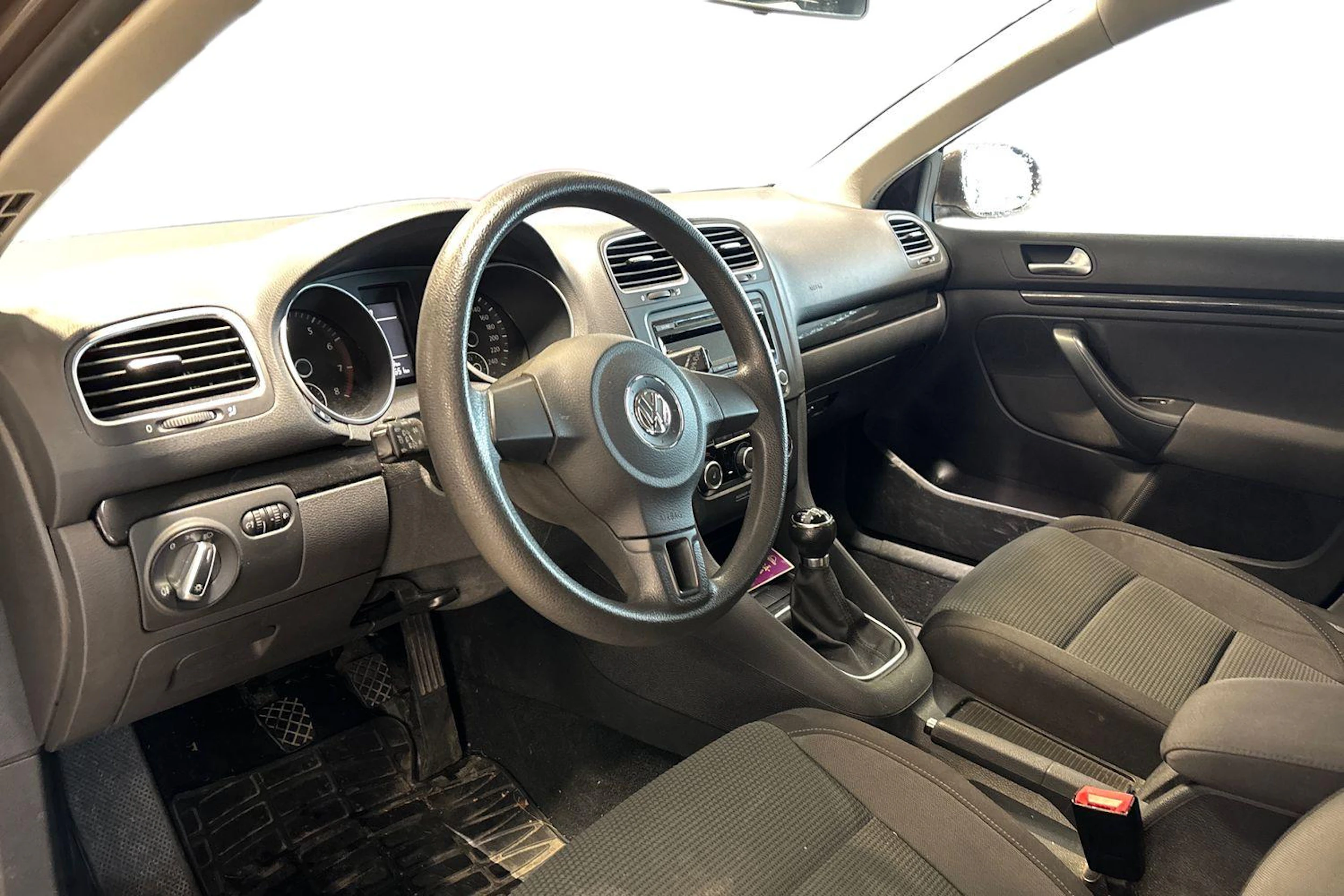 ruskea (beige) Volkswagen Golf 2011 kuva 3.