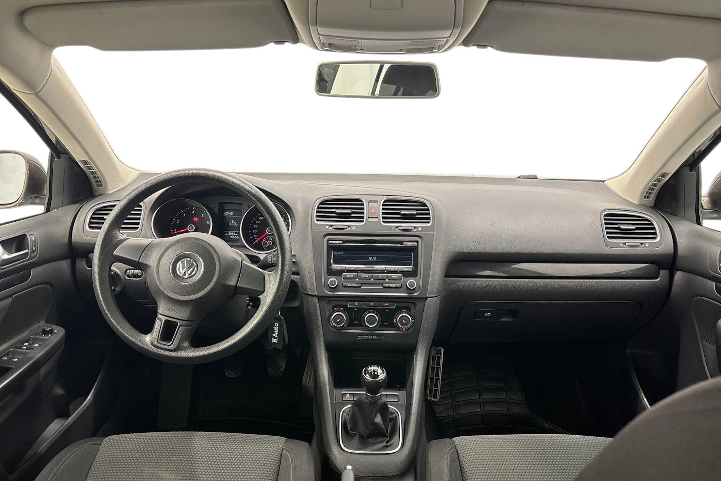 ruskea (beige) Volkswagen Golf 2012 kuva 7.