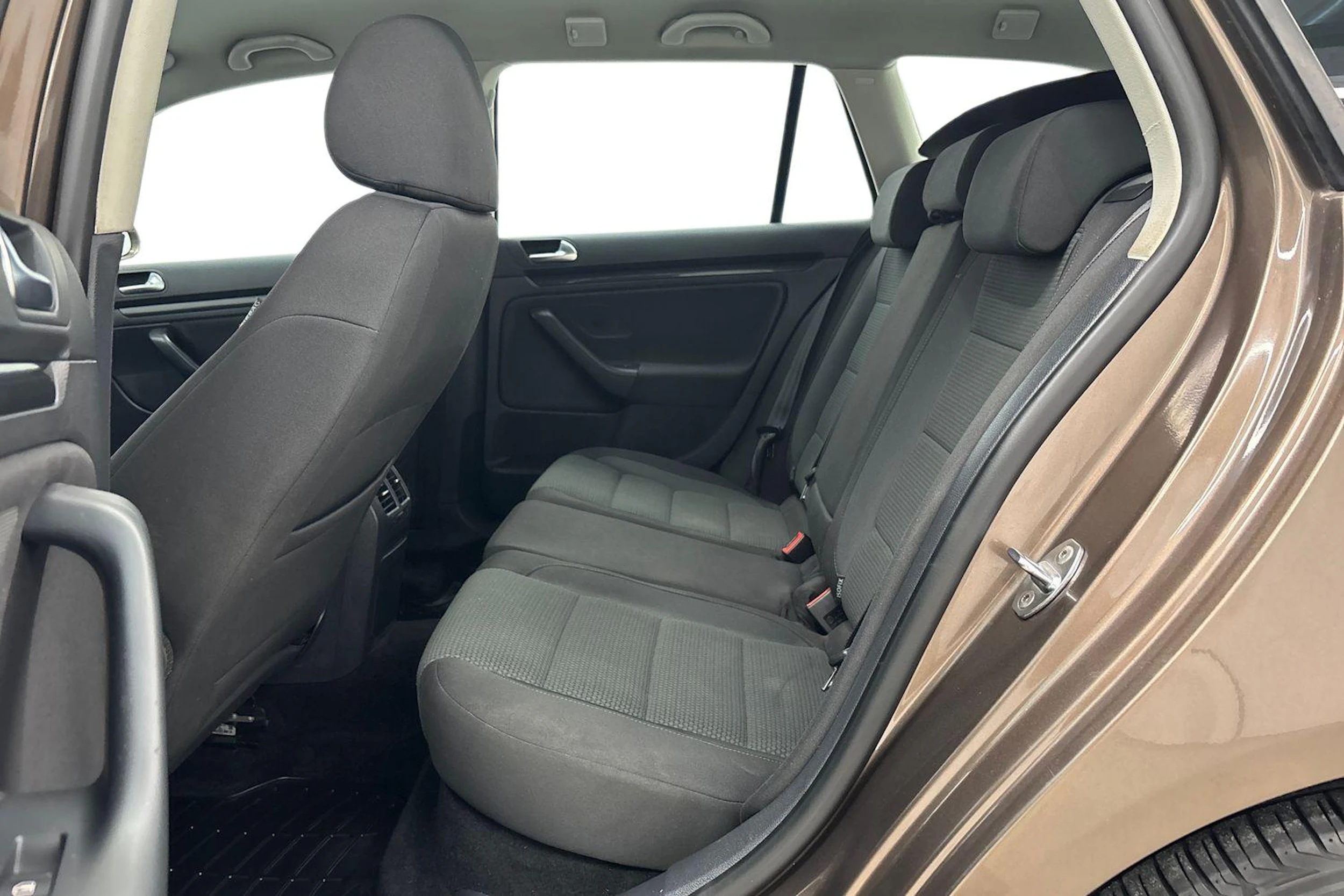 ruskea (beige) Volkswagen Golf 2012 kuva 8.