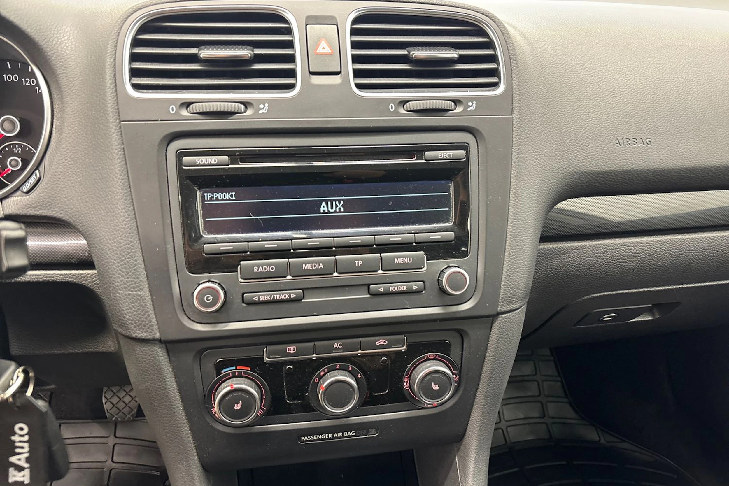 ruskea (beige) Volkswagen Golf 2012 kuva 12.