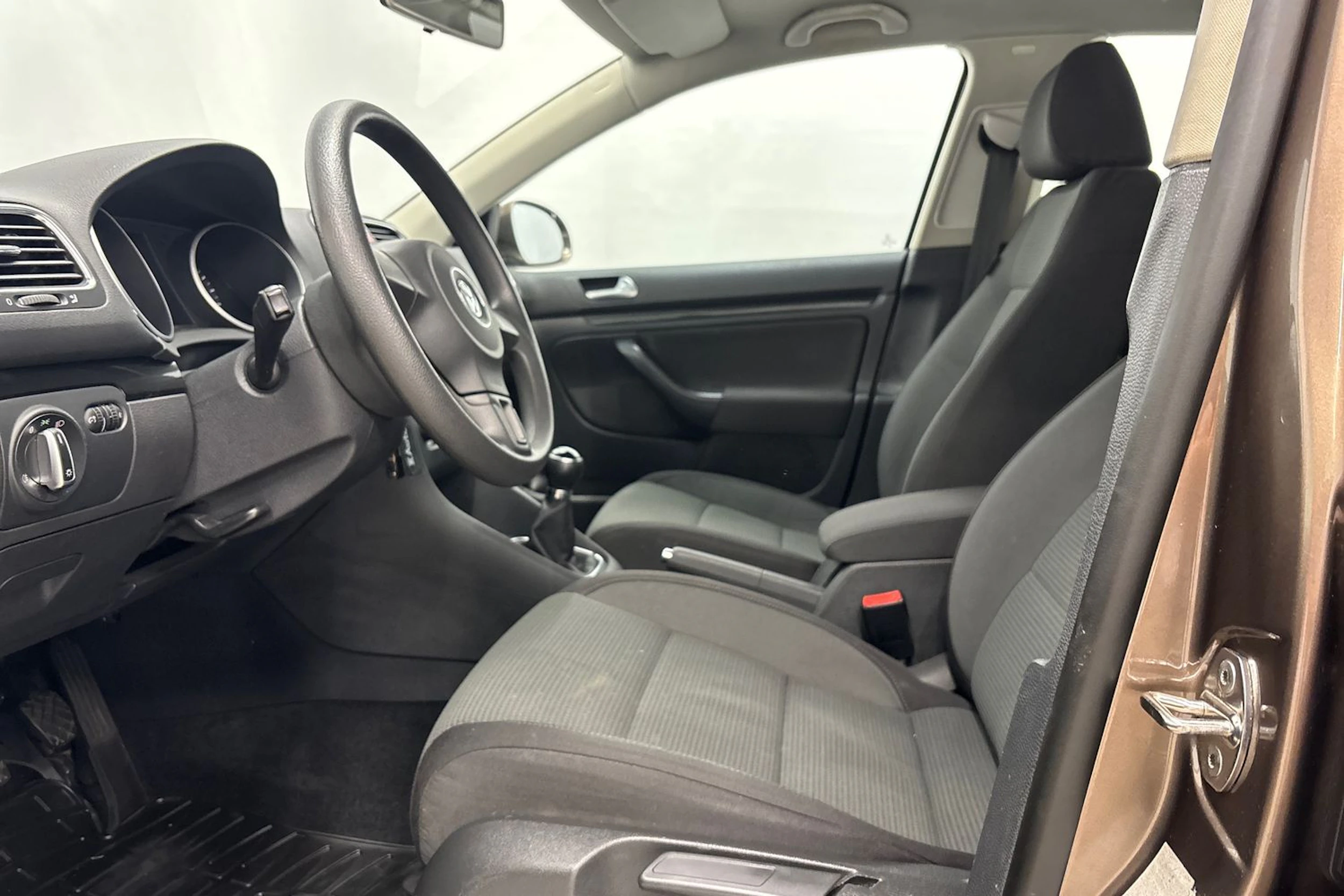 ruskea (beige) Volkswagen Golf 2012 kuva 14.