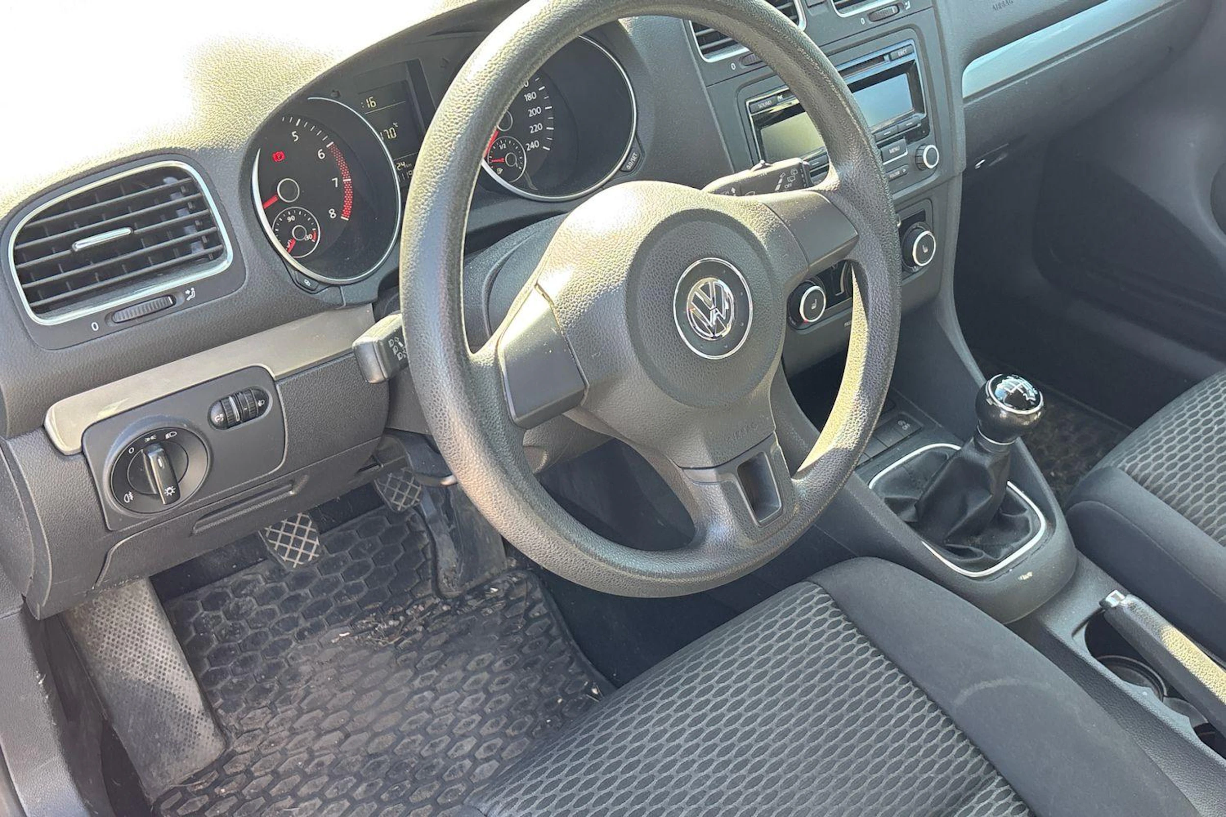 Valkoinen Volkswagen GOLF 2011 kuva 8.