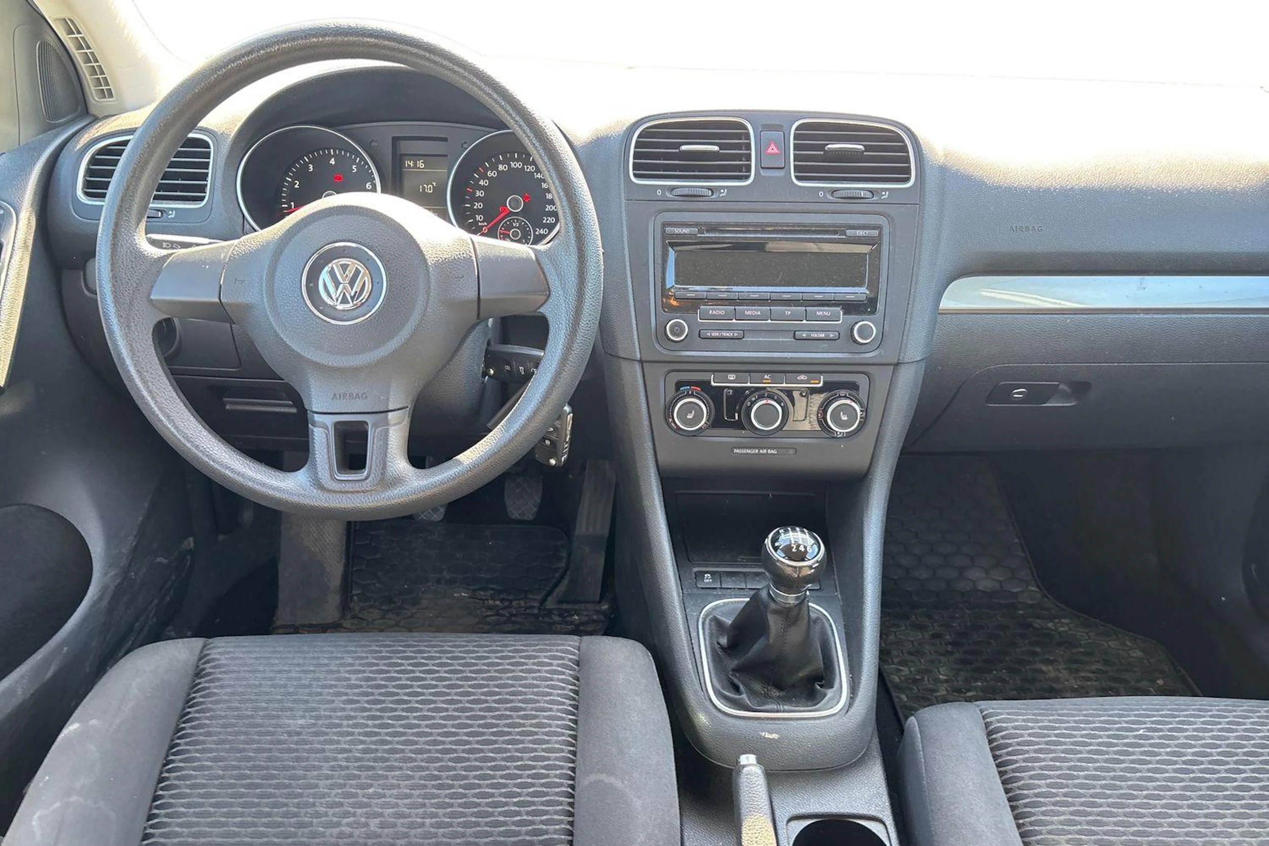 Valkoinen Volkswagen GOLF 2011 kuva 9.