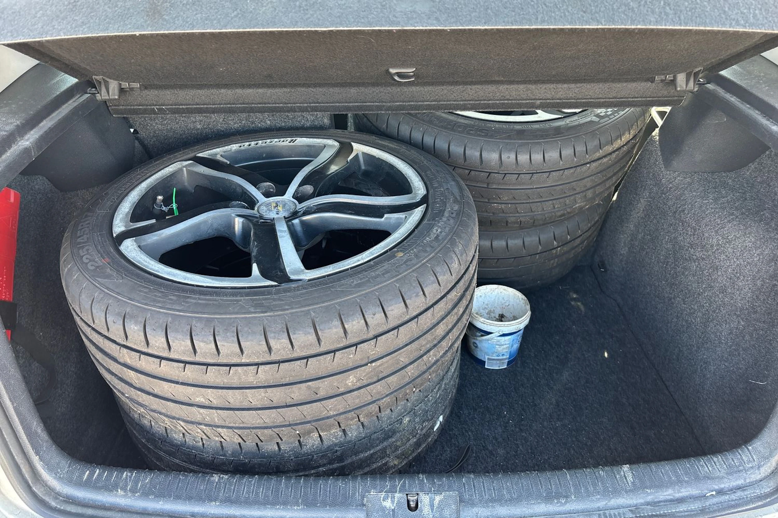 Valkoinen Volkswagen GOLF 2011 kuva 19.