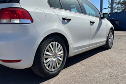 Valkoinen Volkswagen GOLF 2011 kuva 20.