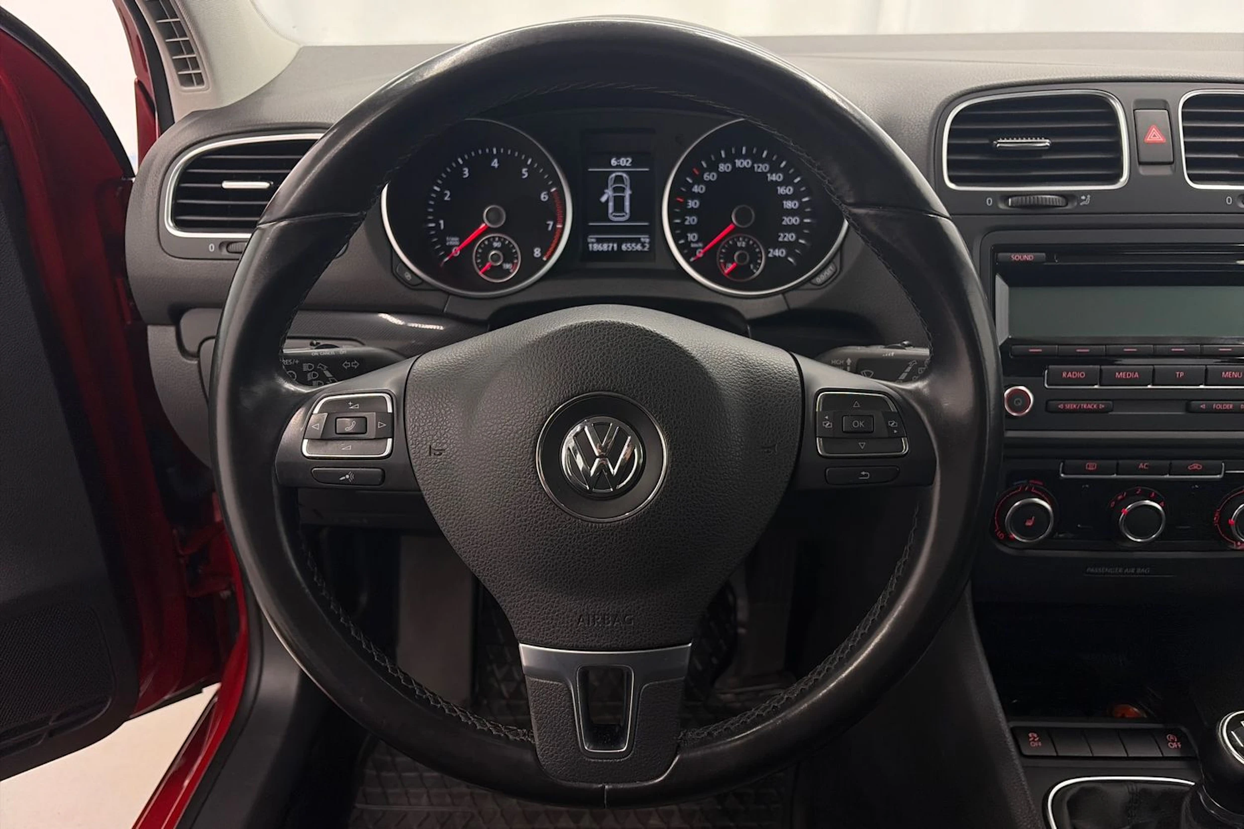 punainen Volkswagen Golf 2011 kuva 15.