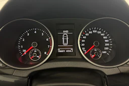 punainen Volkswagen Golf 2011 kuva 16.