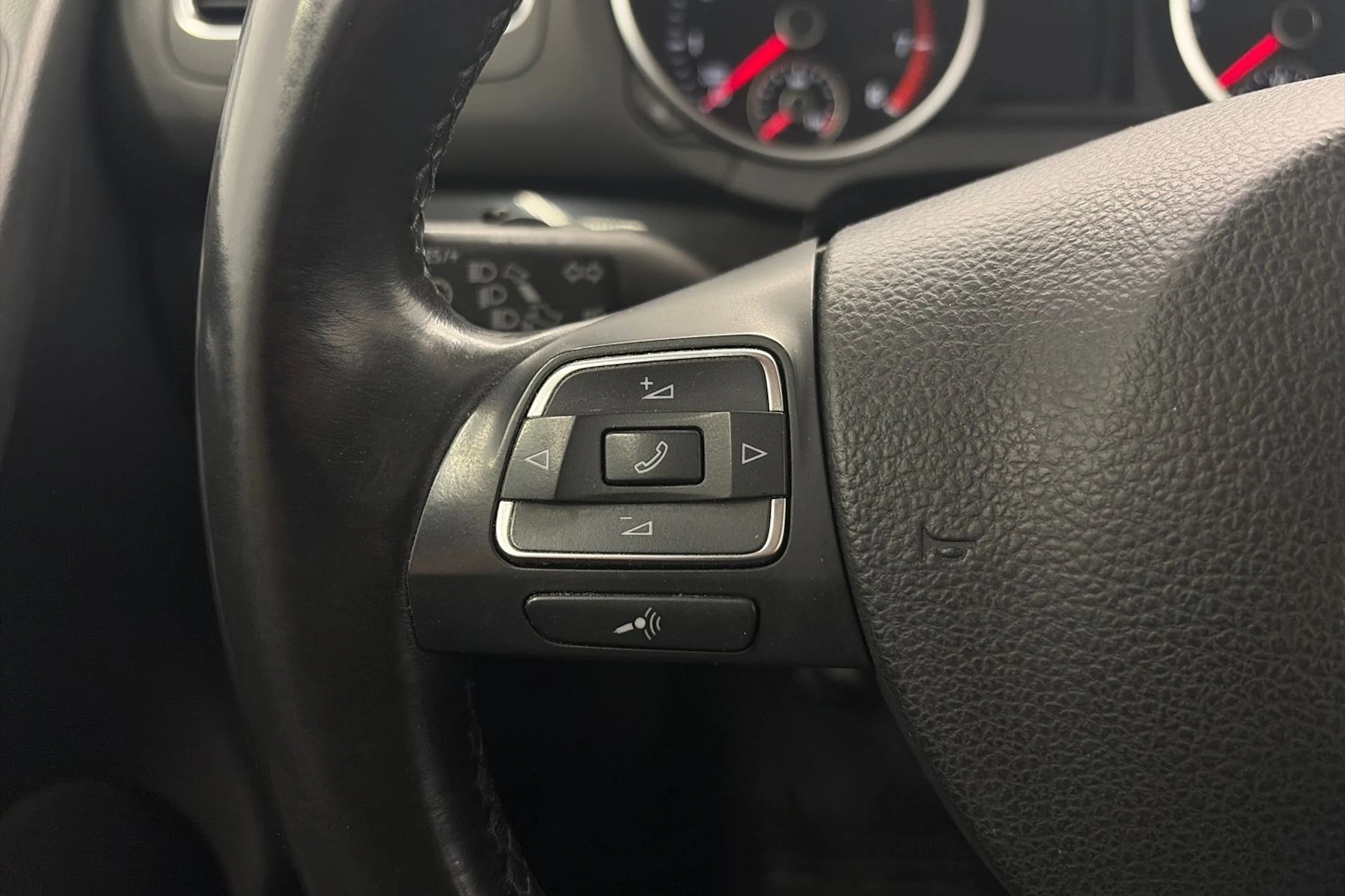punainen Volkswagen Golf 2011 kuva 17.