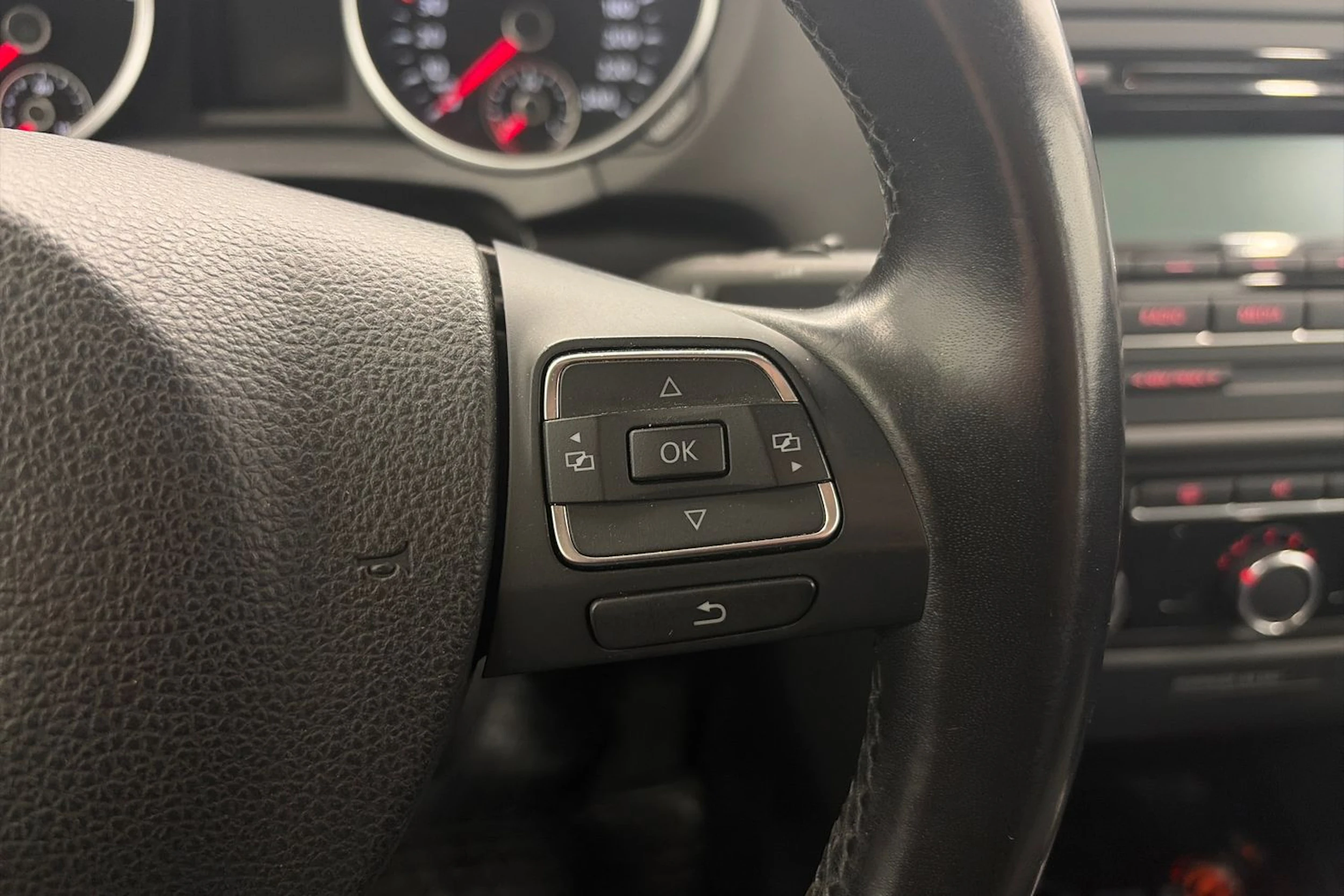 punainen Volkswagen Golf 2011 kuva 18.