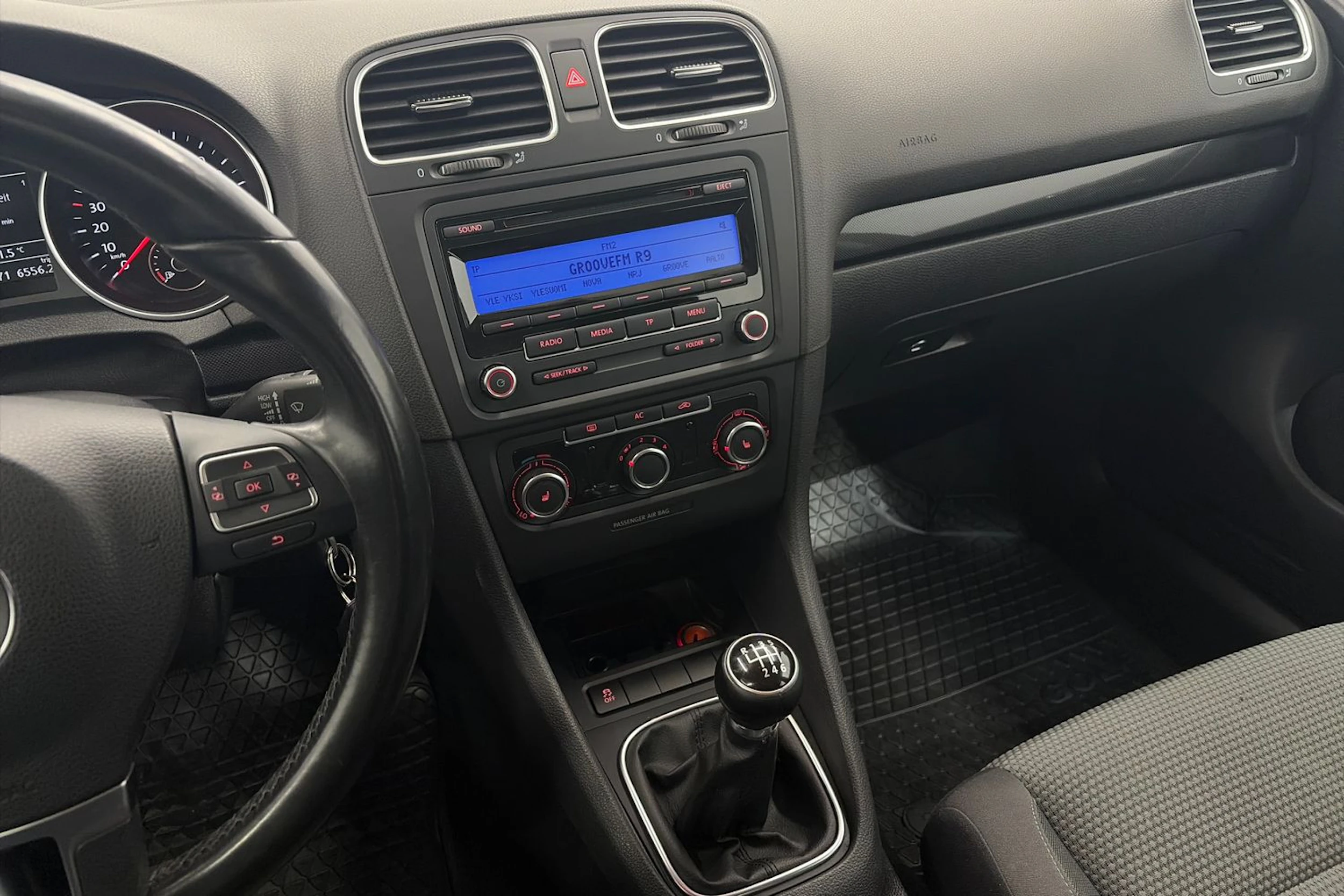 punainen Volkswagen Golf 2011 kuva 20.