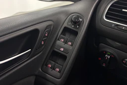 punainen Volkswagen Golf 2011 kuva 22.