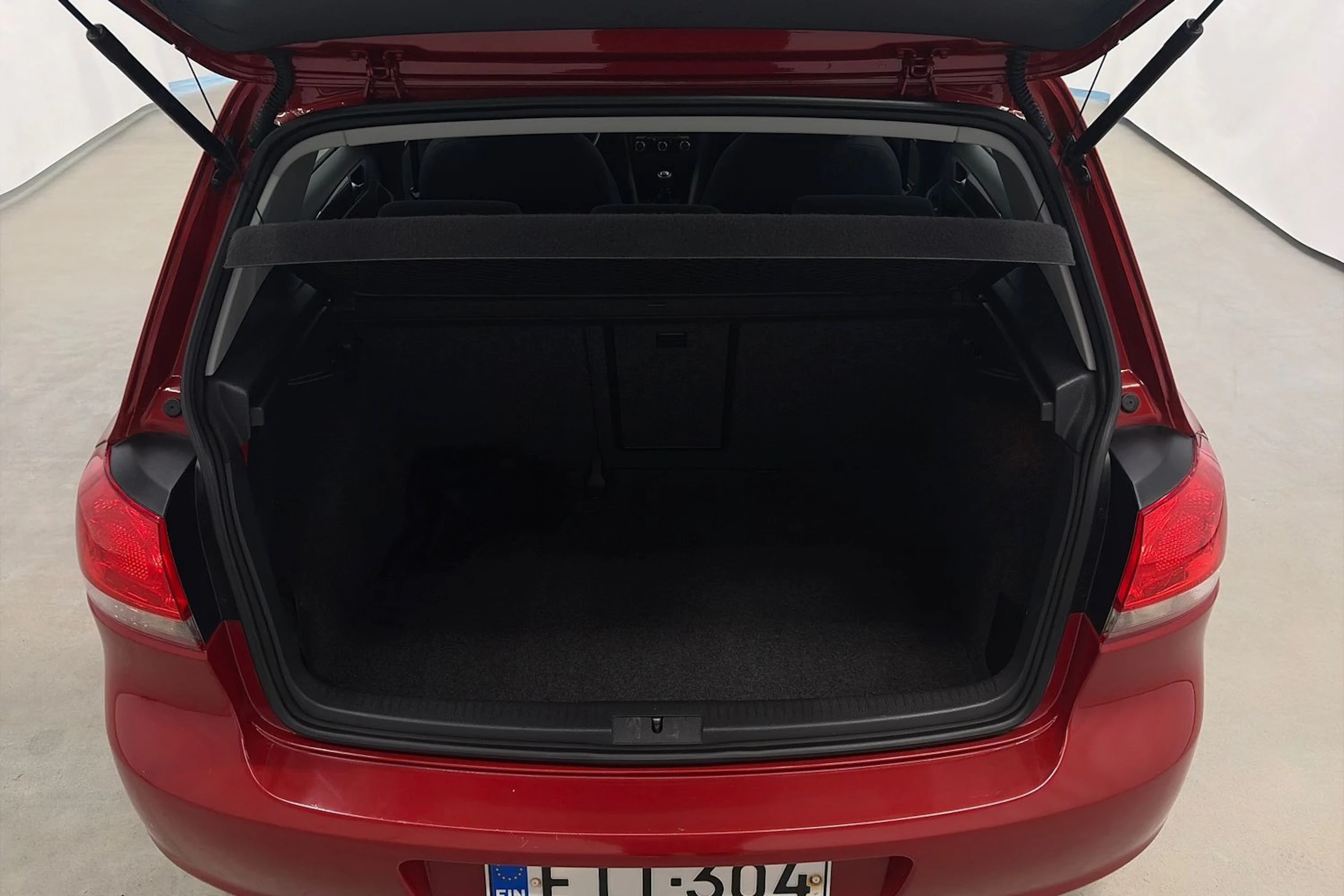 punainen Volkswagen Golf 2011 kuva 24.
